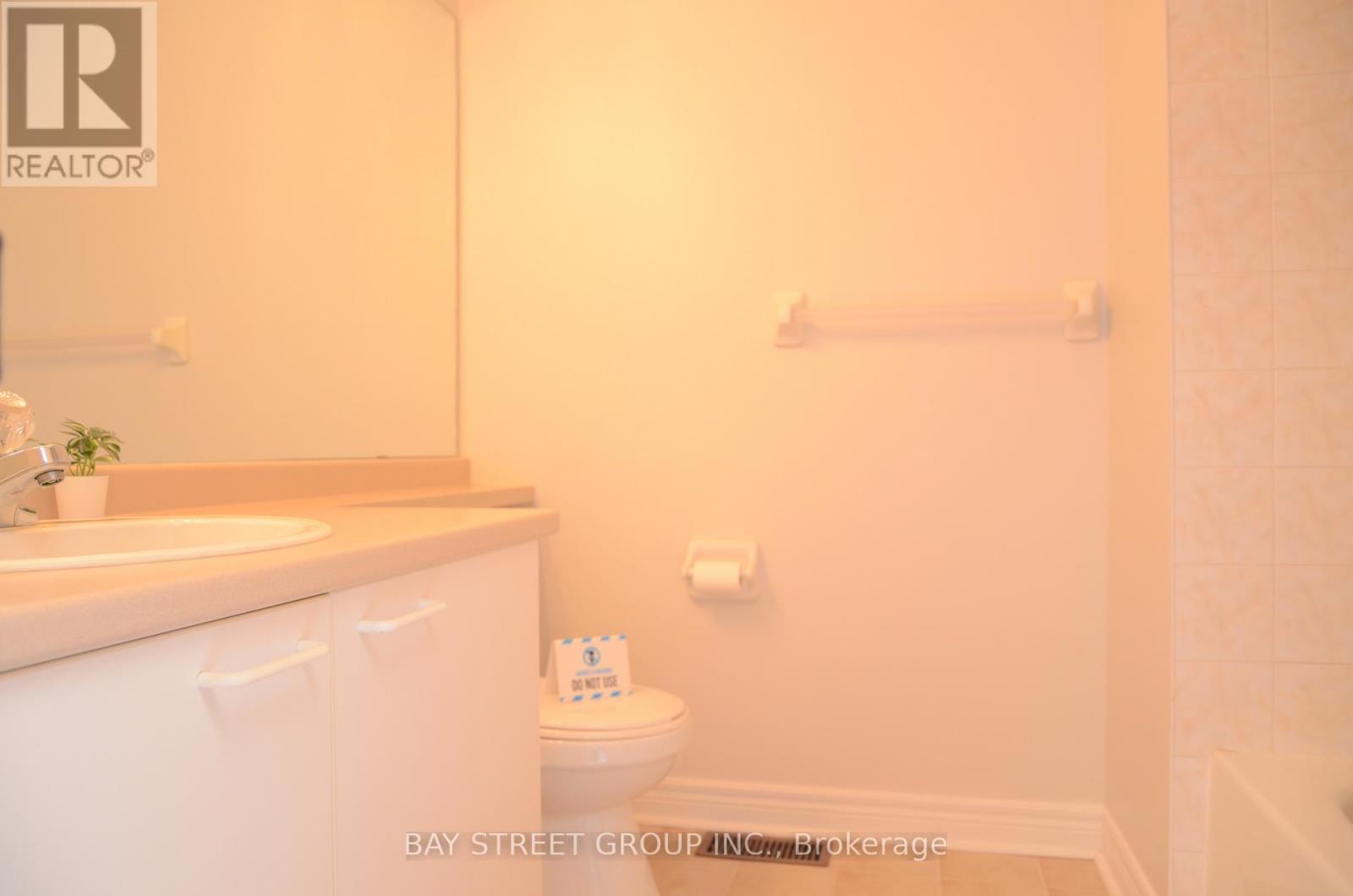 ##44 1905 BROAD HOLLOW GATE - 14