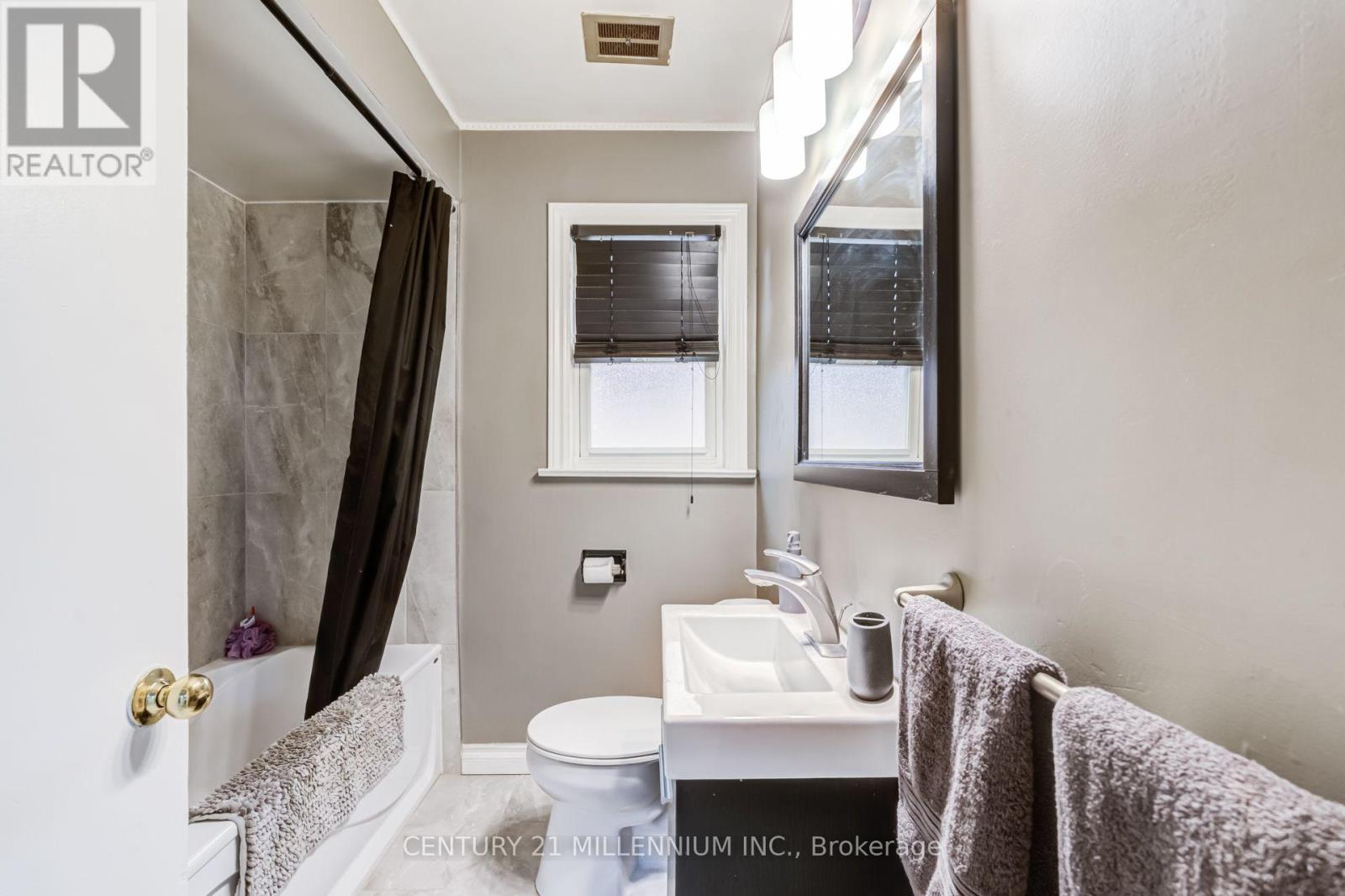 44 BYRON STREET - 12