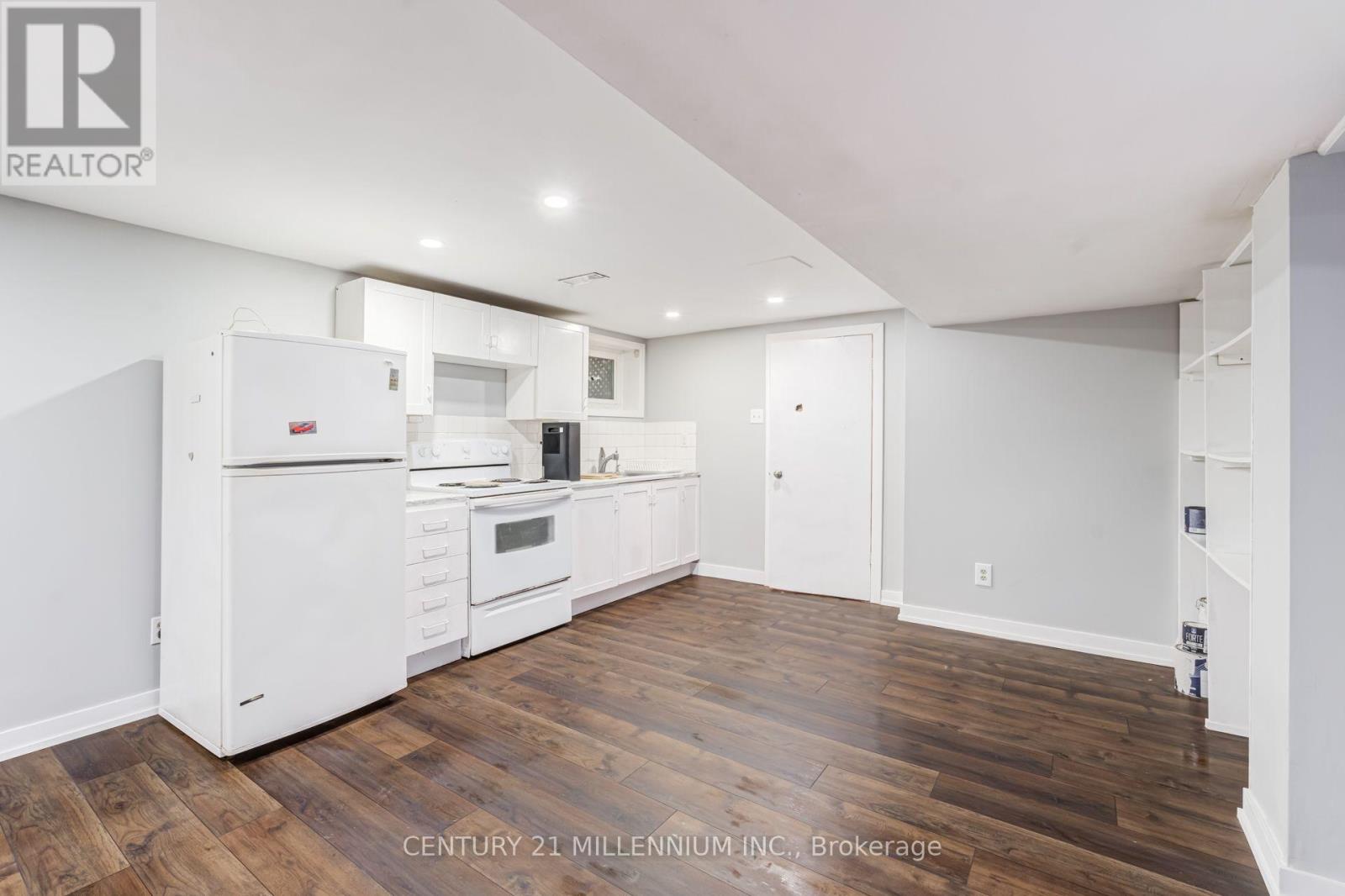 44 BYRON STREET - 14