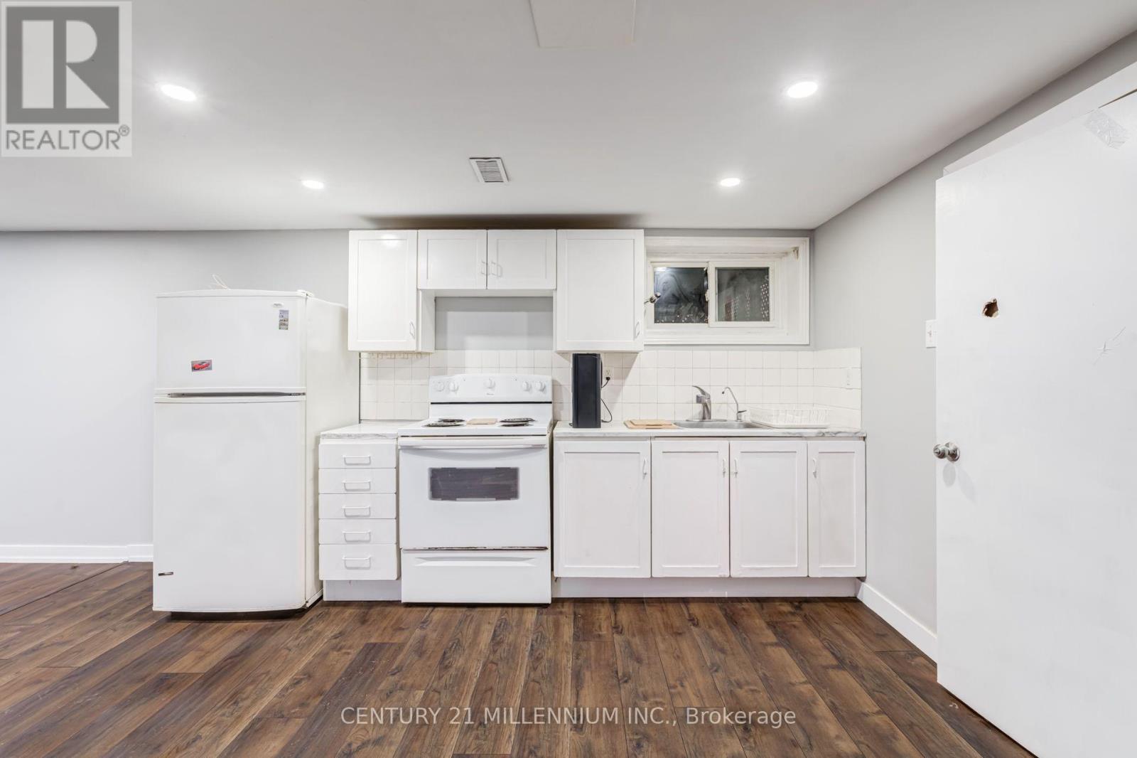 44 BYRON STREET - 15