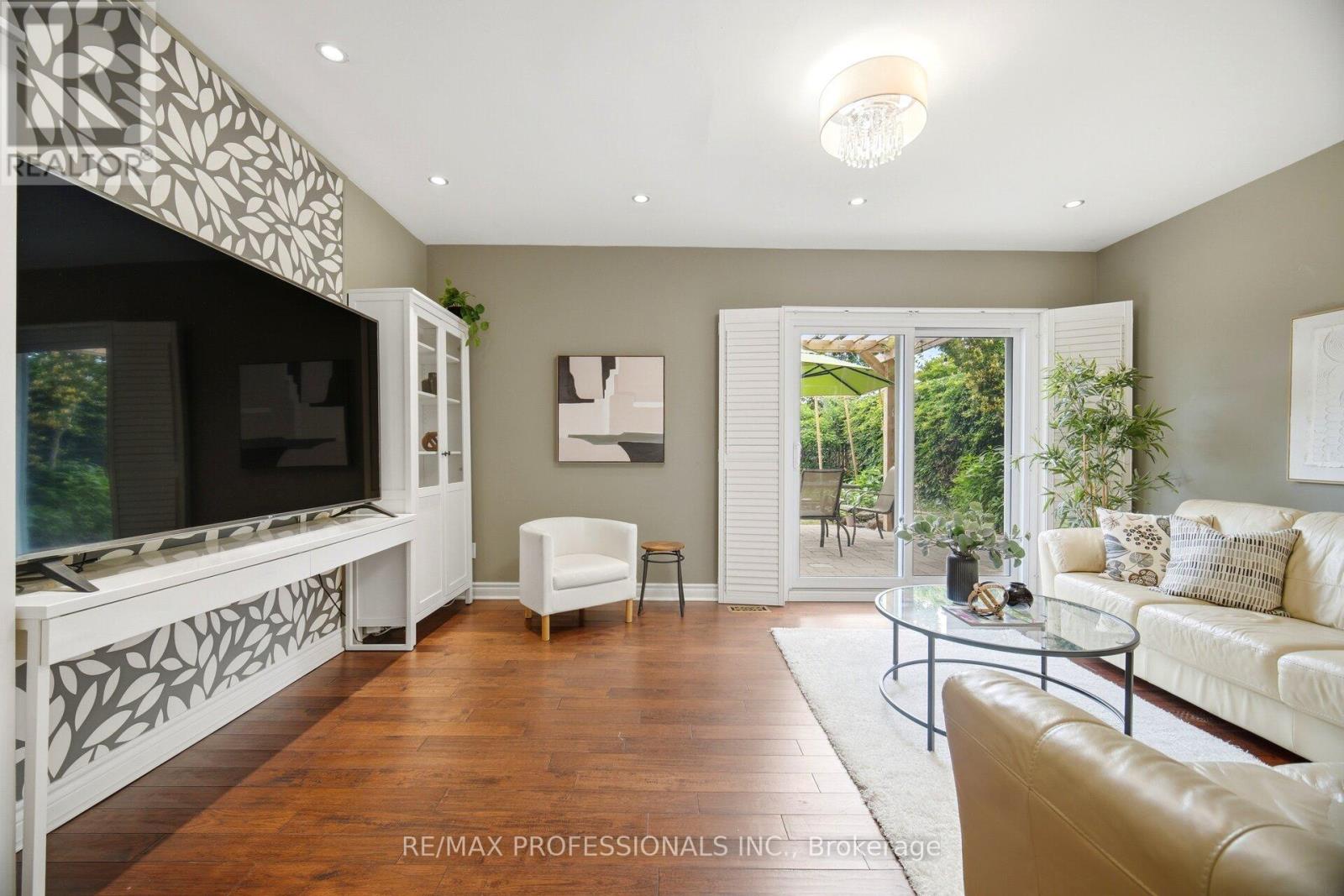 12 THICKET ROAD - 20