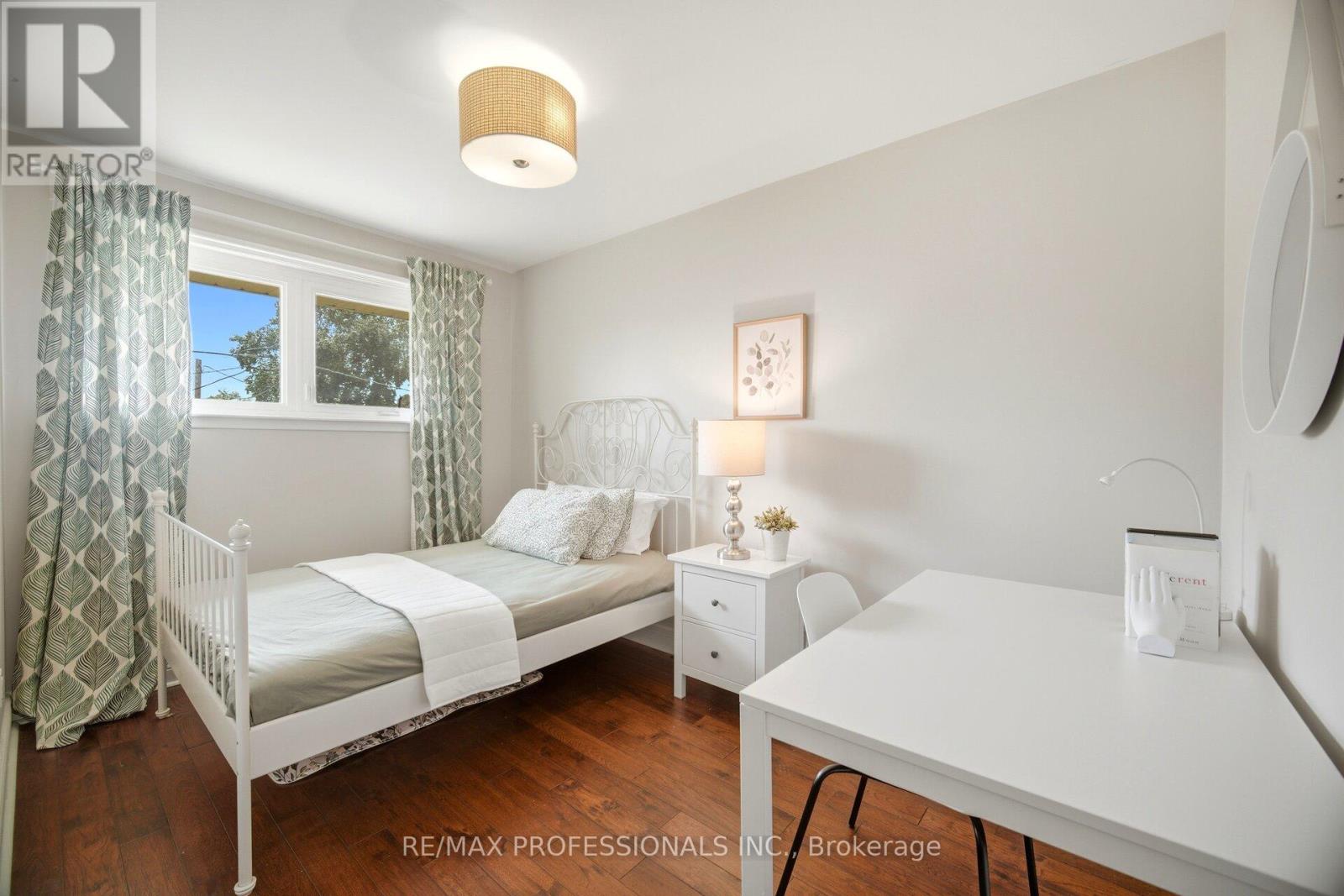 12 THICKET ROAD - 32