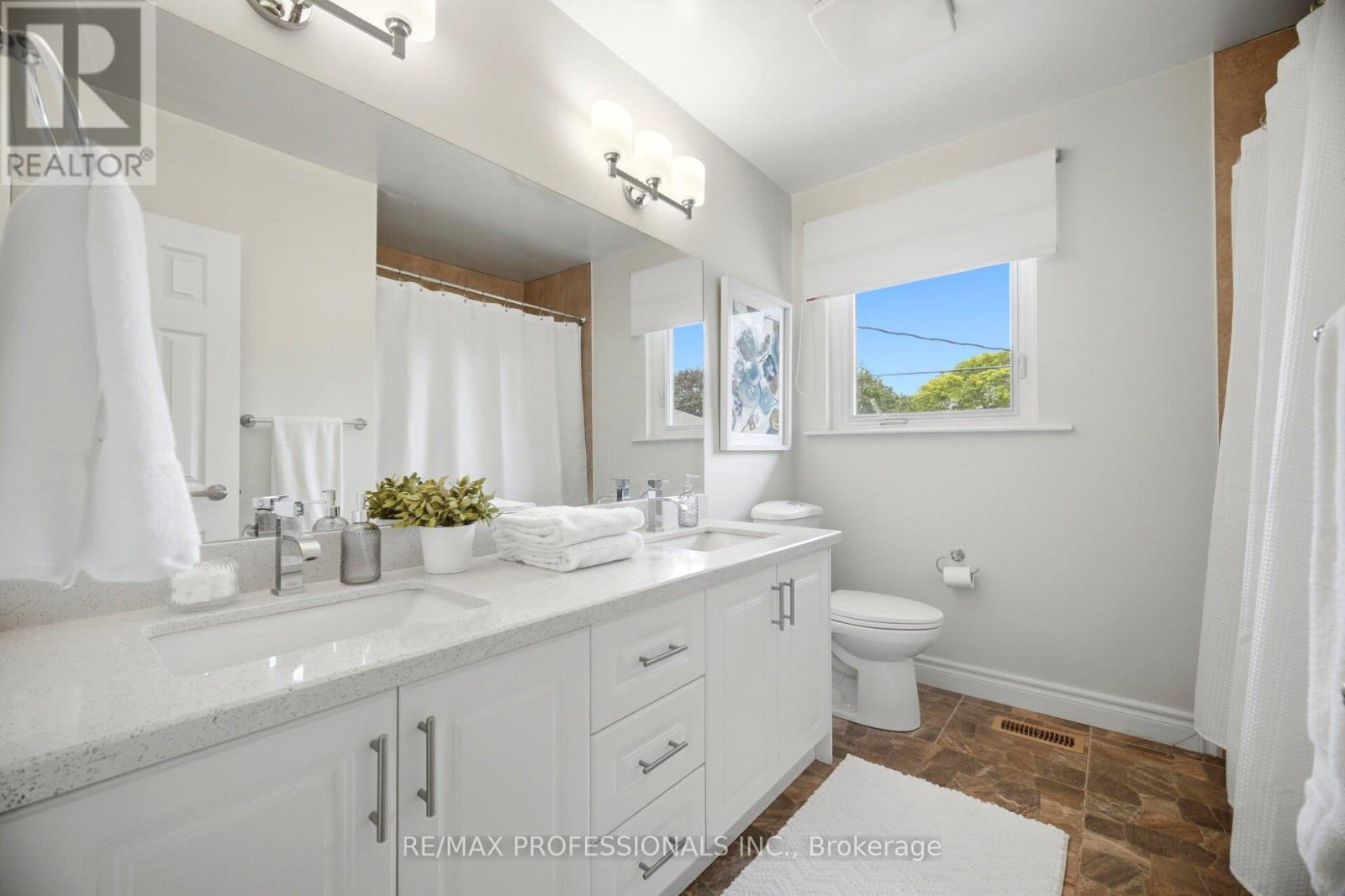12 THICKET ROAD - 34