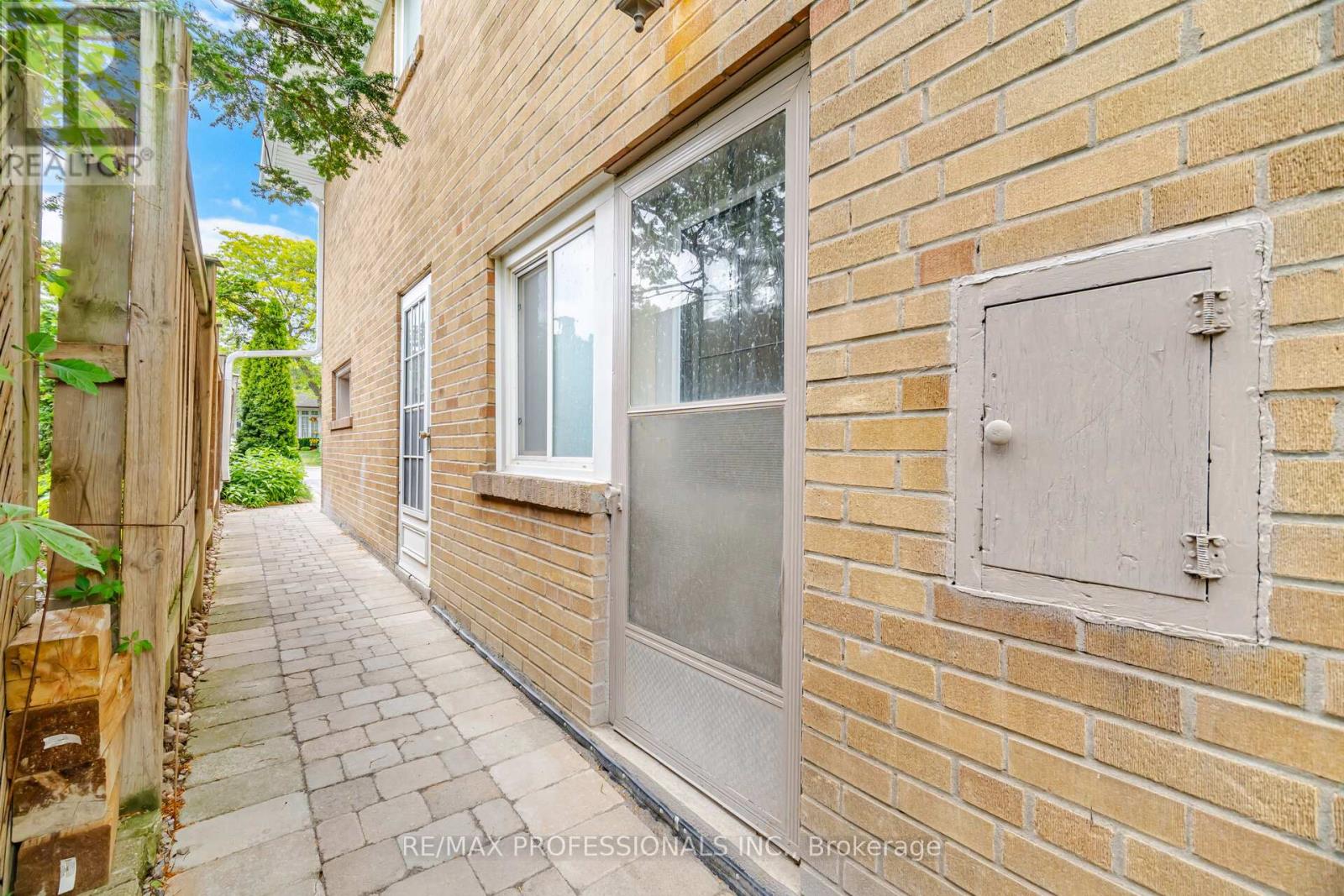 12 THICKET ROAD - 45