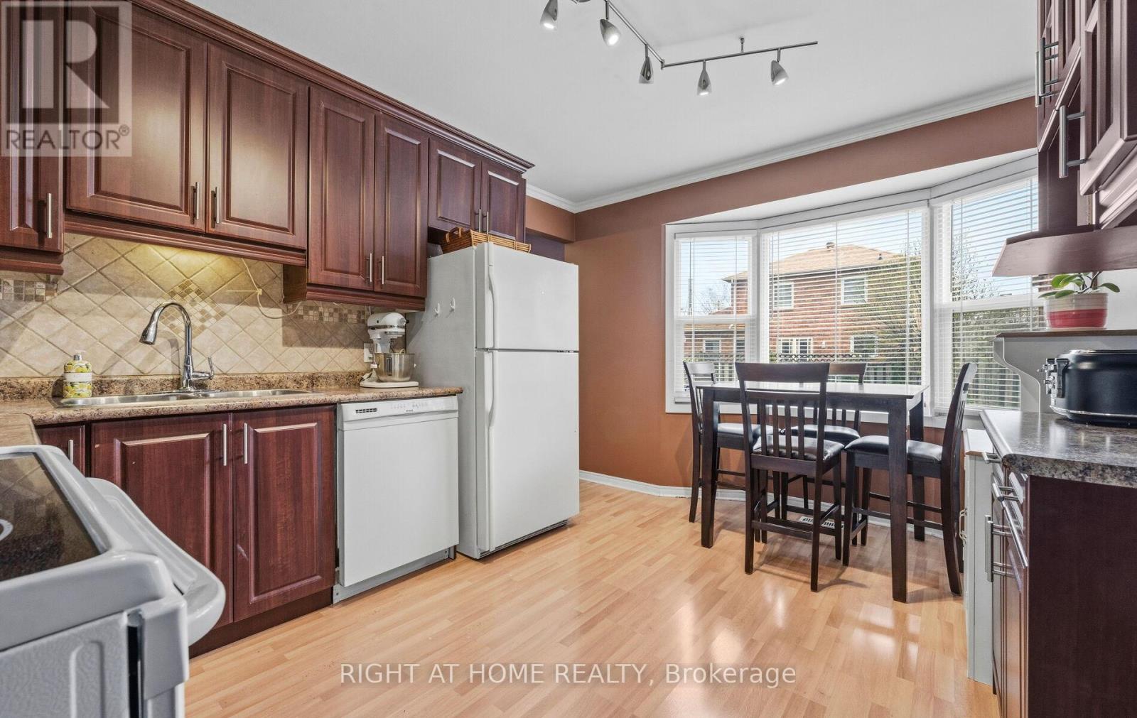 72 BRYDON CRESCENT - 15