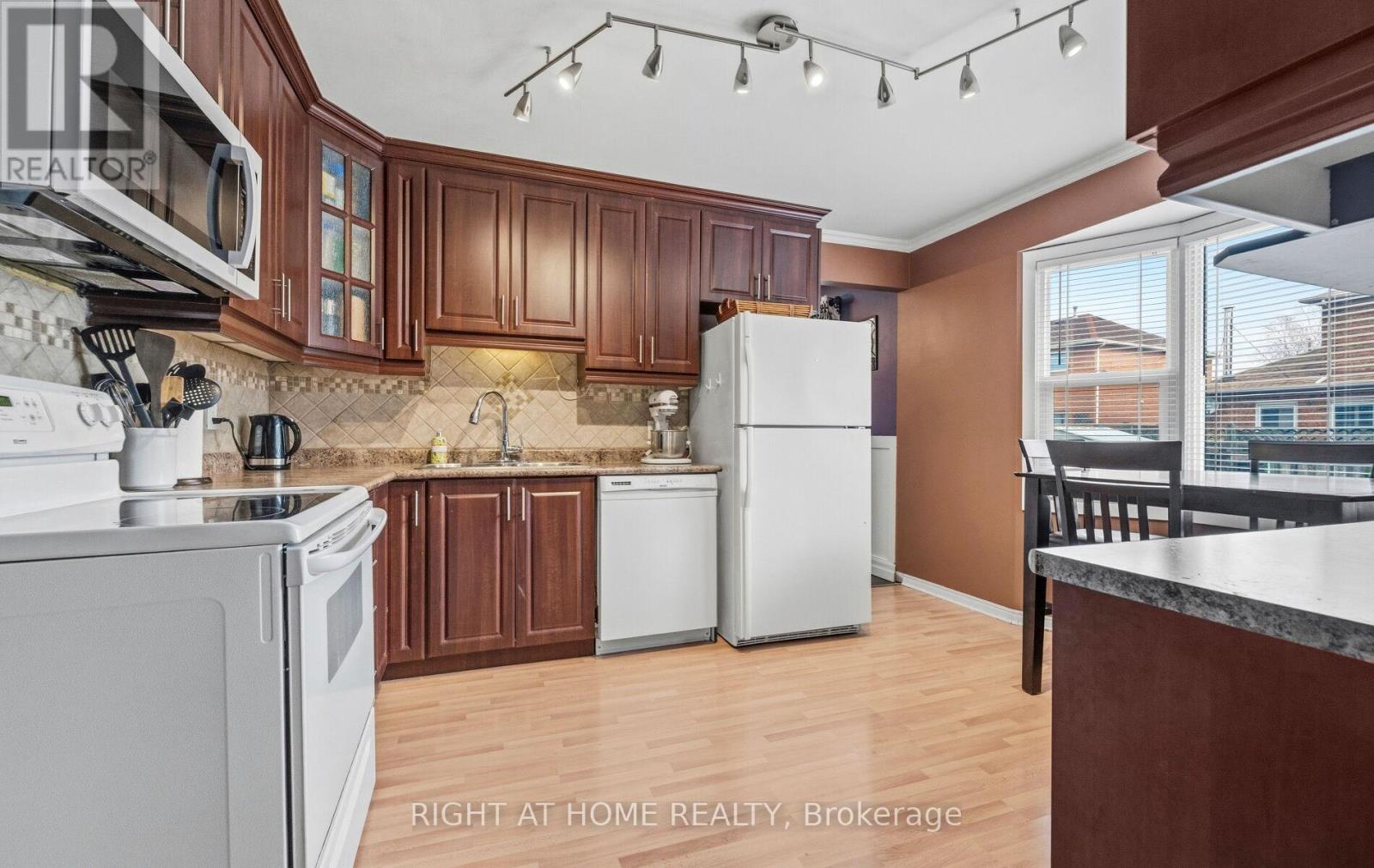 72 BRYDON CRESCENT - 16
