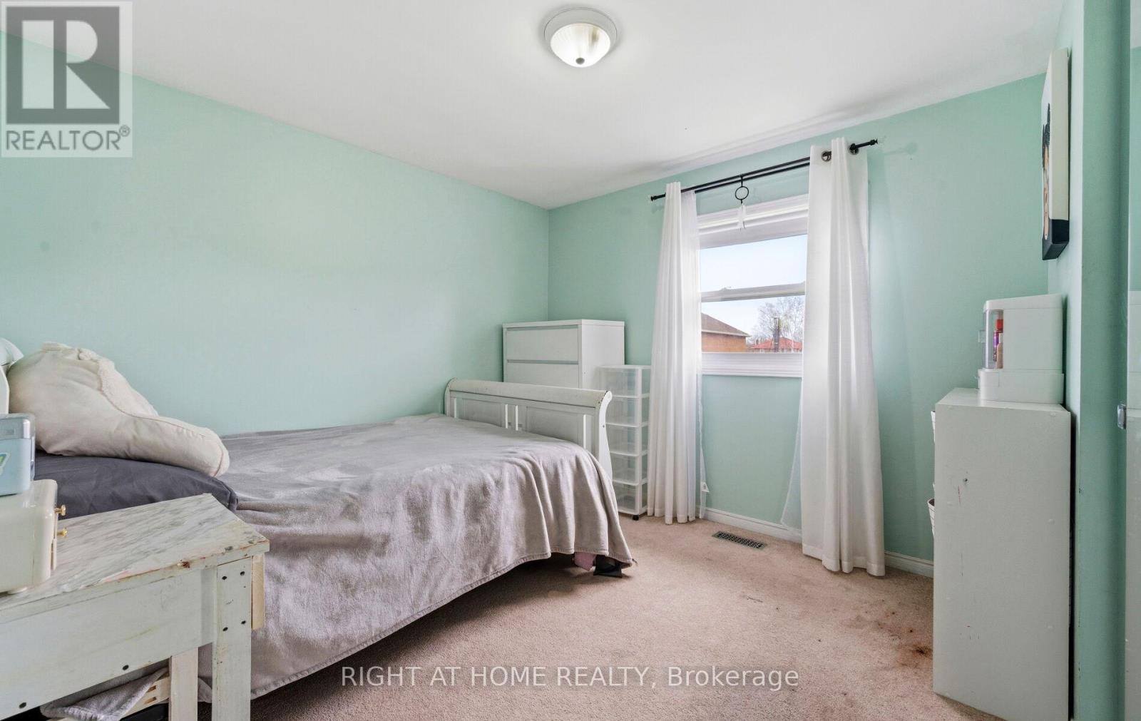 72 BRYDON CRESCENT - 27