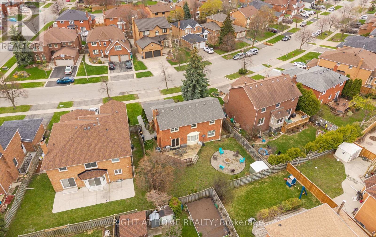 72 BRYDON CRESCENT - 37