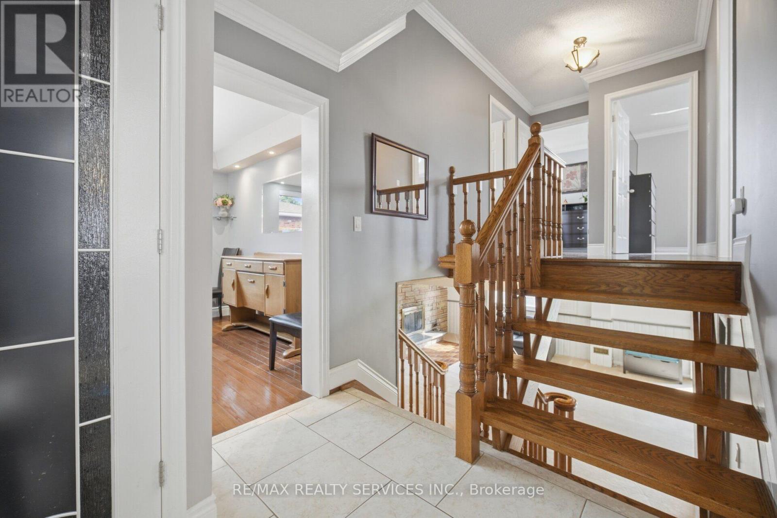 20 MALCOLM CRESCENT - 19