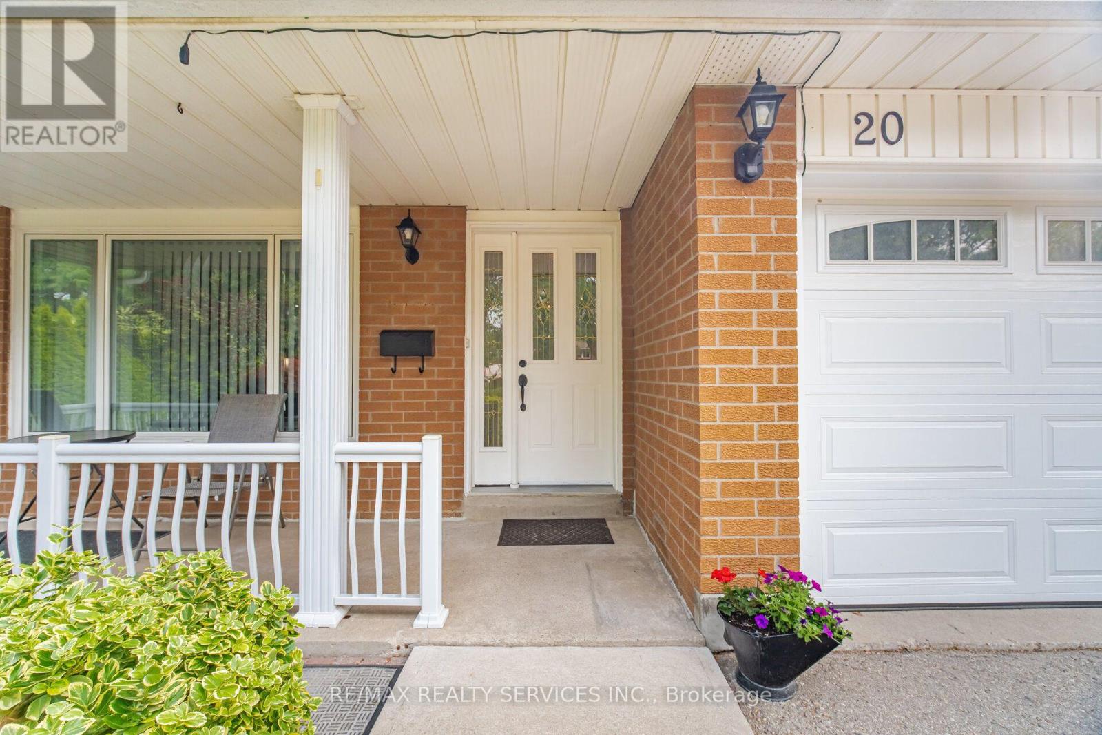 20 MALCOLM CRESCENT - 3