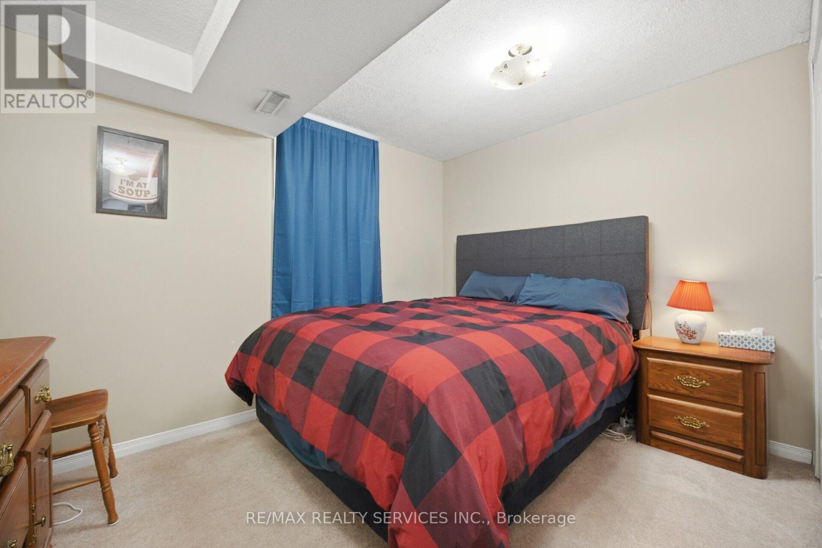 20 MALCOLM CRESCENT - 30