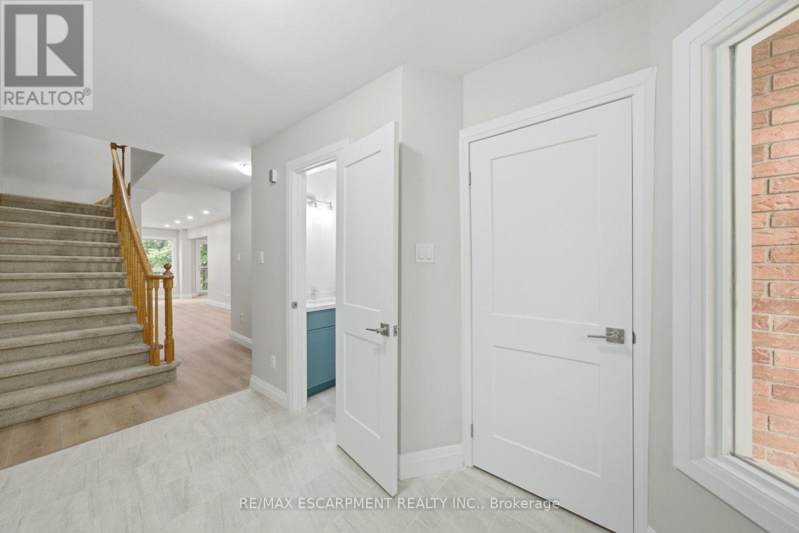 #2 2155 DUNCASTER DRIVE - 3
