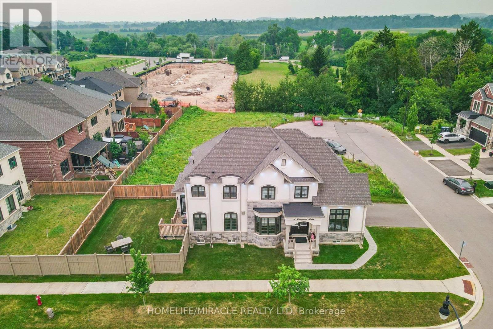 4 VINEYARD DRIVE - 1