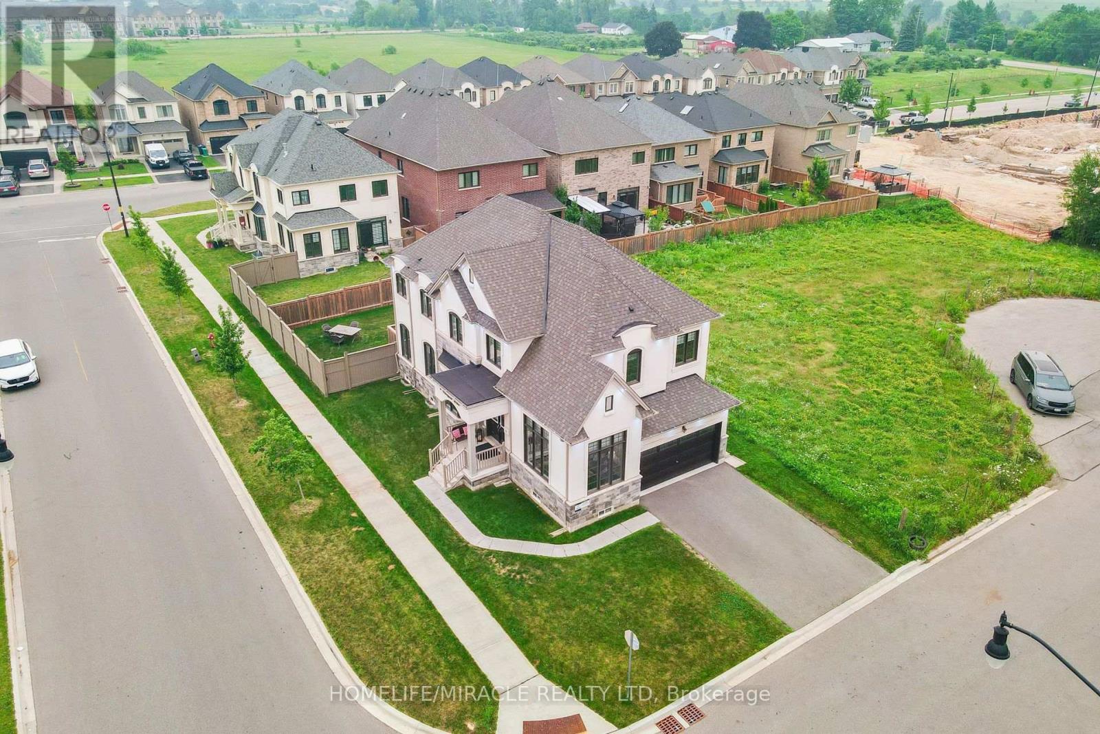 4 VINEYARD DRIVE - 2