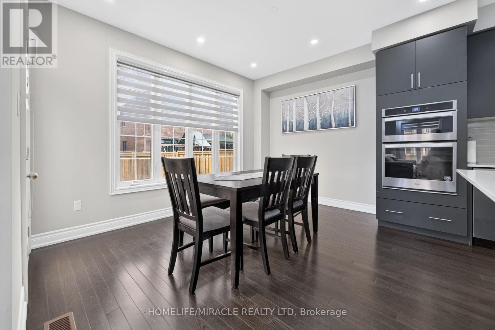 4 VINEYARD DRIVE - 23