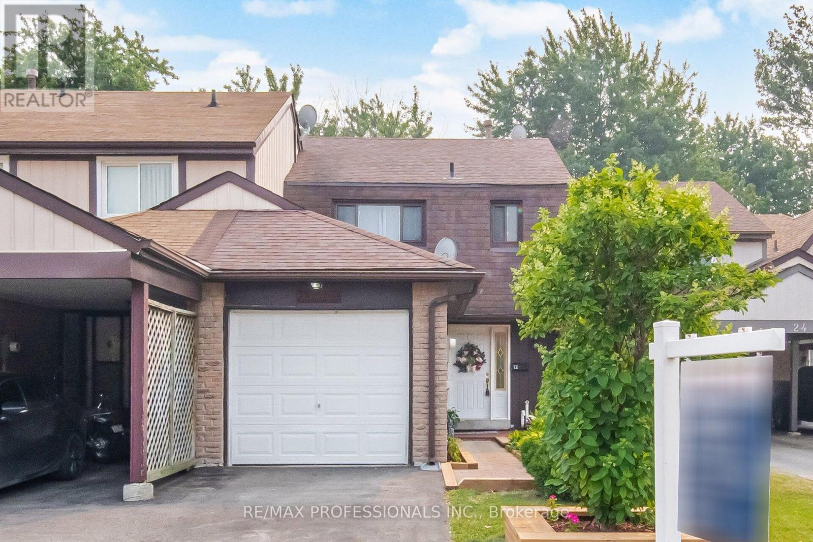 22 PONTIAC COURT - 1