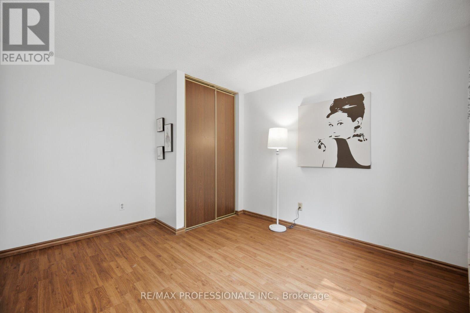 22 PONTIAC COURT - 19