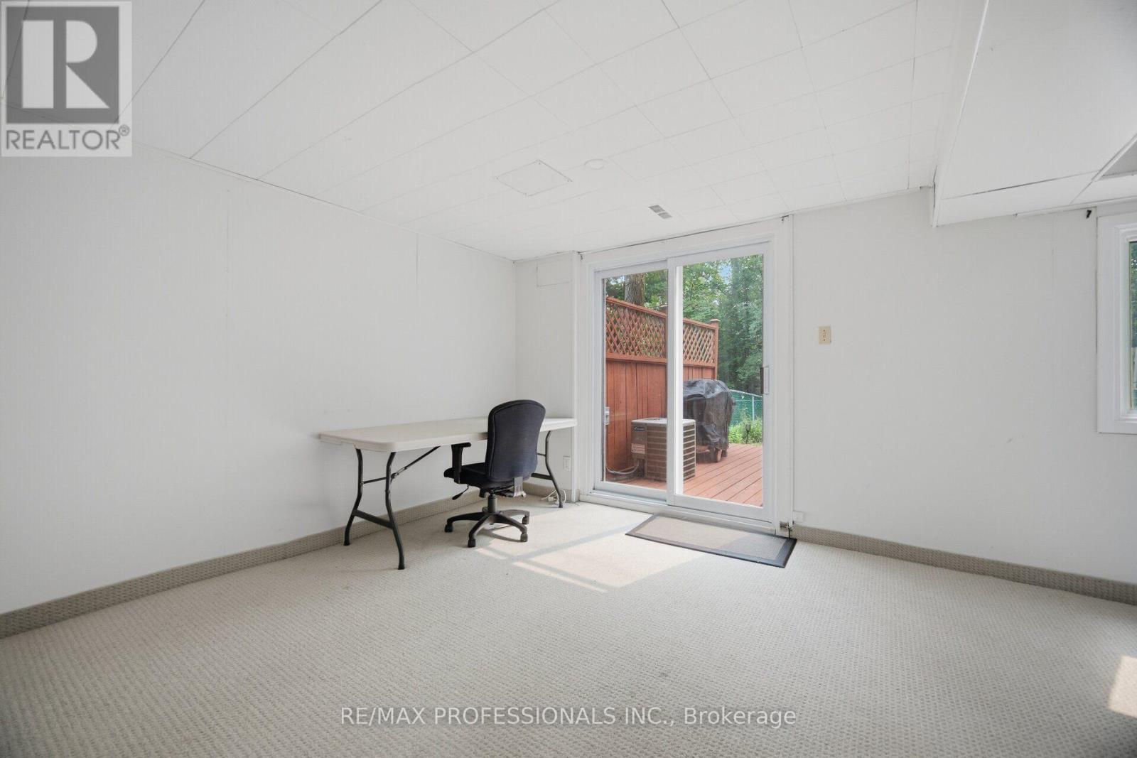 22 PONTIAC COURT - 27