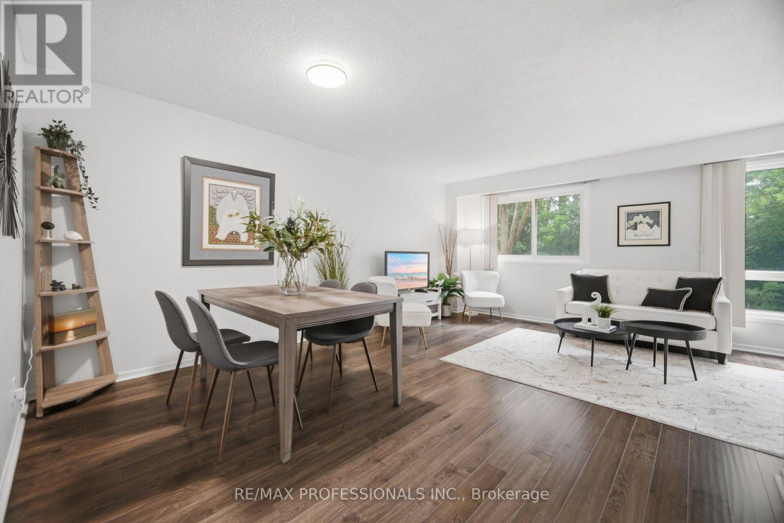 22 PONTIAC COURT - 5