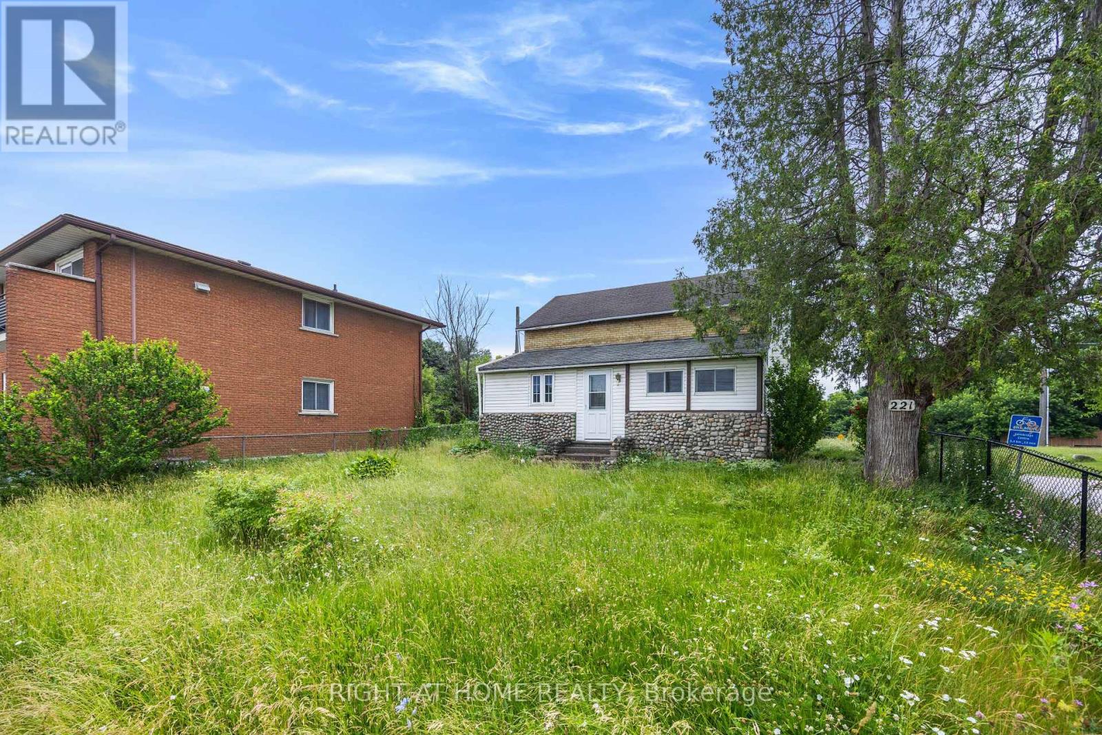 221 SAMUELSON STREET - 33