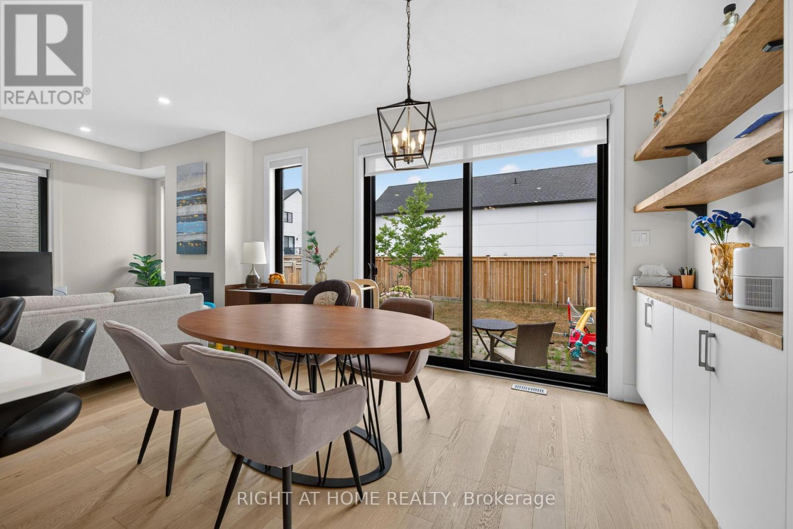 981 UPPERPOINT AVENUE - 15