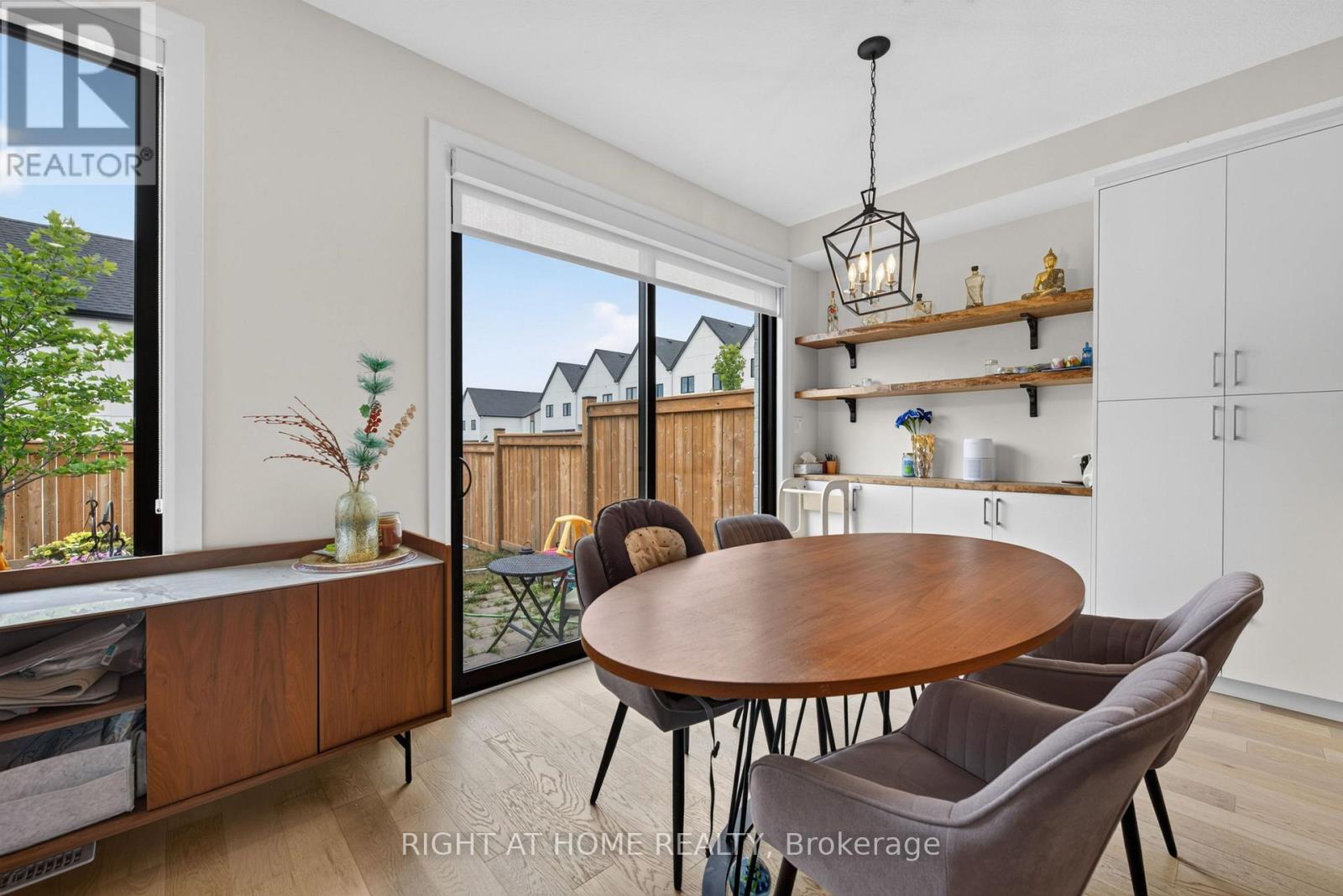 981 UPPERPOINT AVENUE - 16