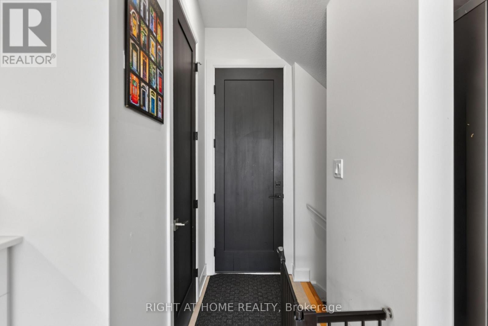 981 UPPERPOINT AVENUE - 19