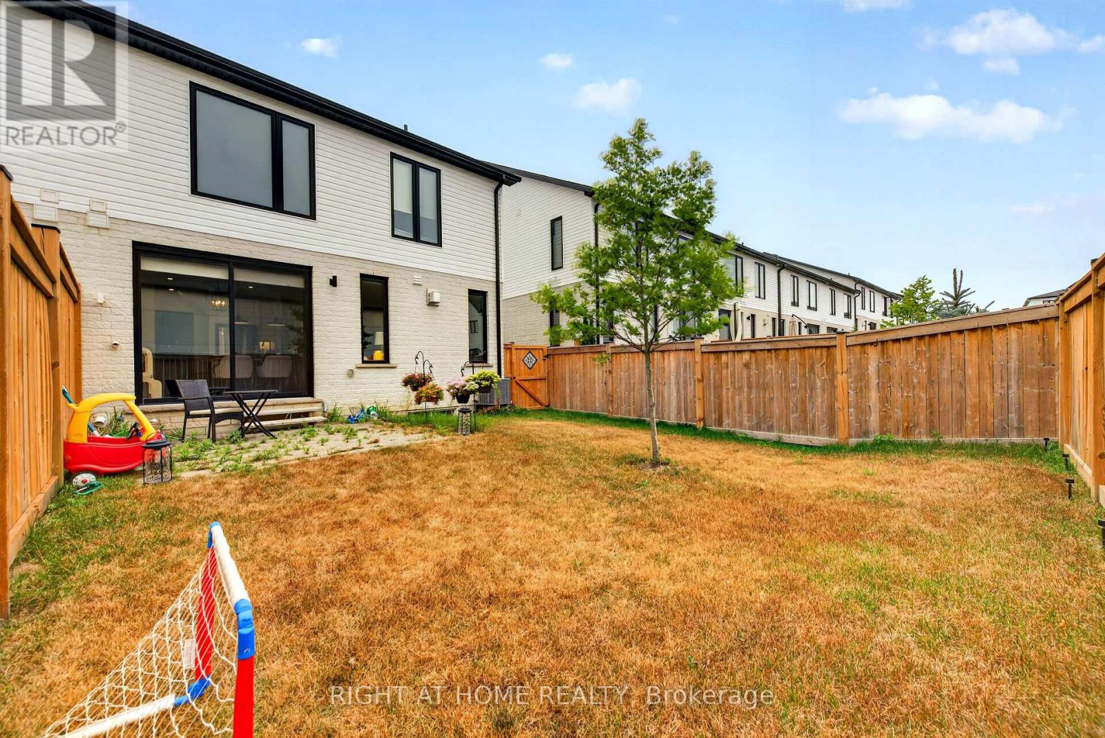 981 UPPERPOINT AVENUE - 21