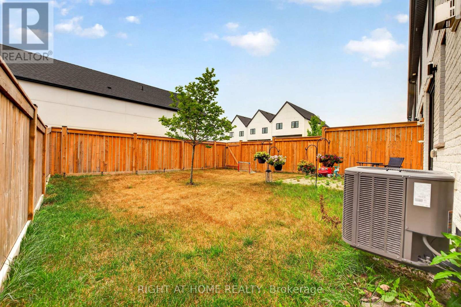 981 UPPERPOINT AVENUE - 23