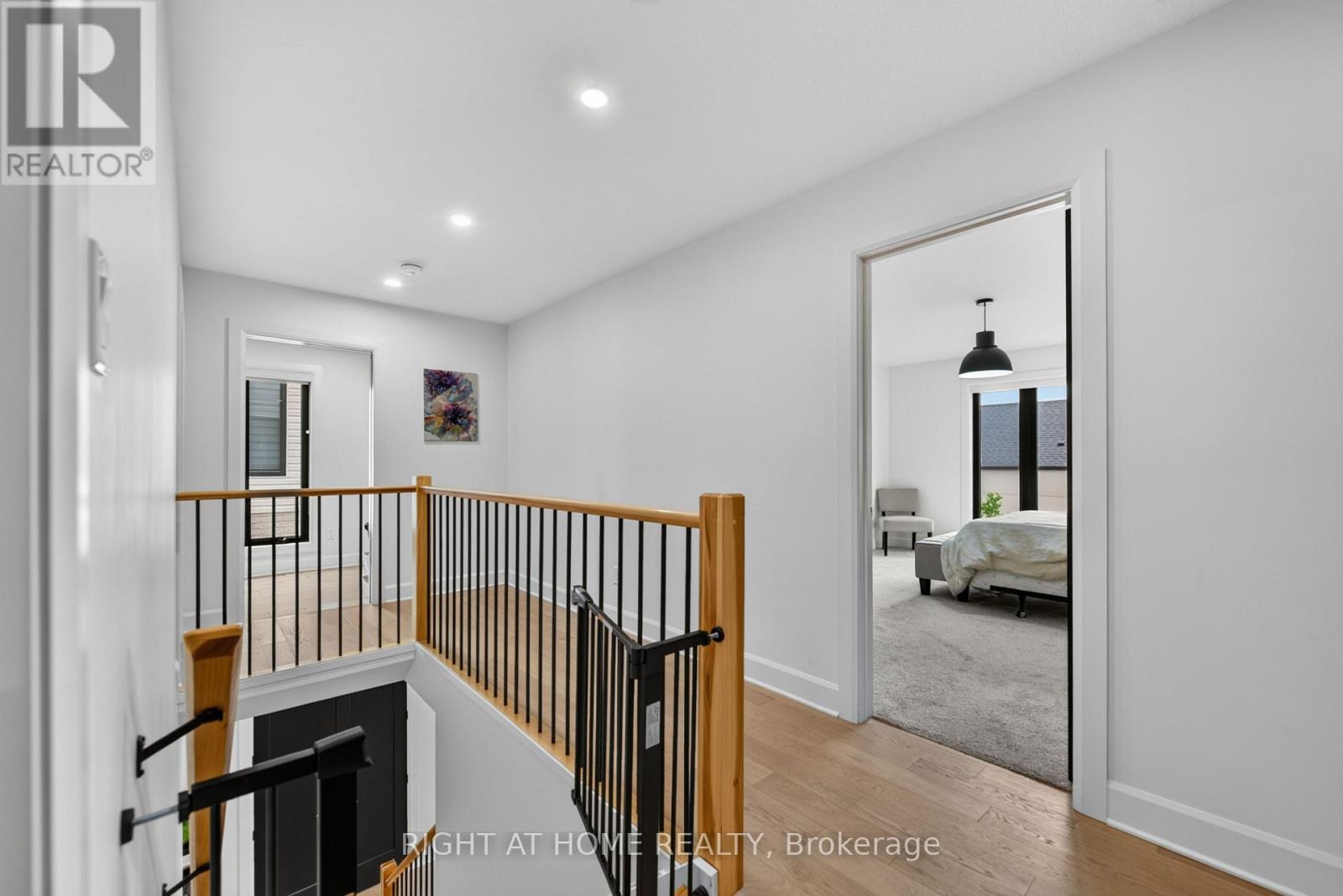 981 UPPERPOINT AVENUE - 27