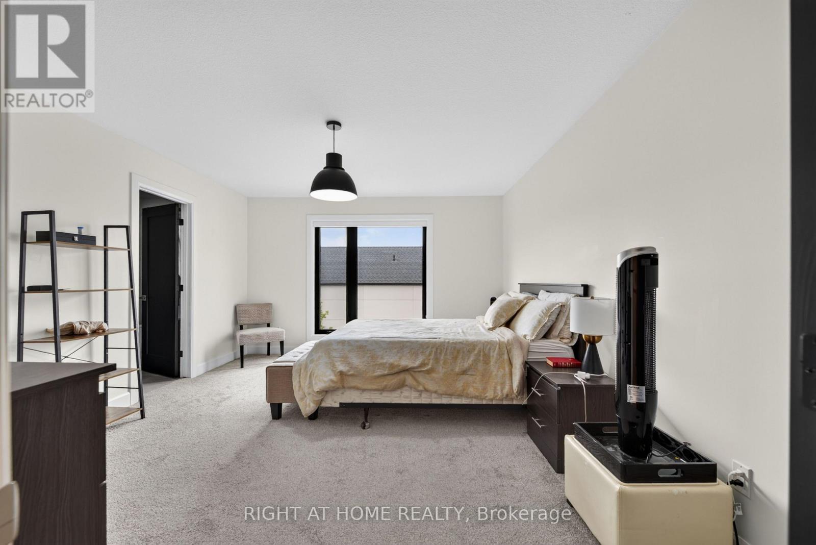 981 UPPERPOINT AVENUE - 28