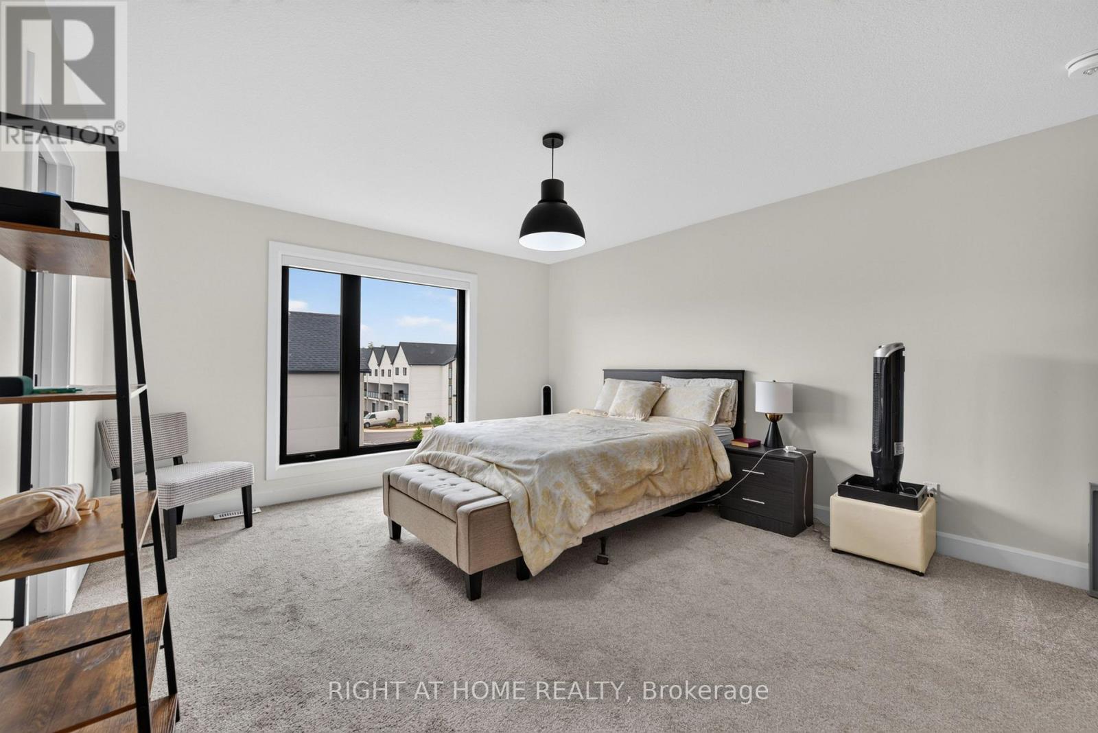 981 UPPERPOINT AVENUE - 29
