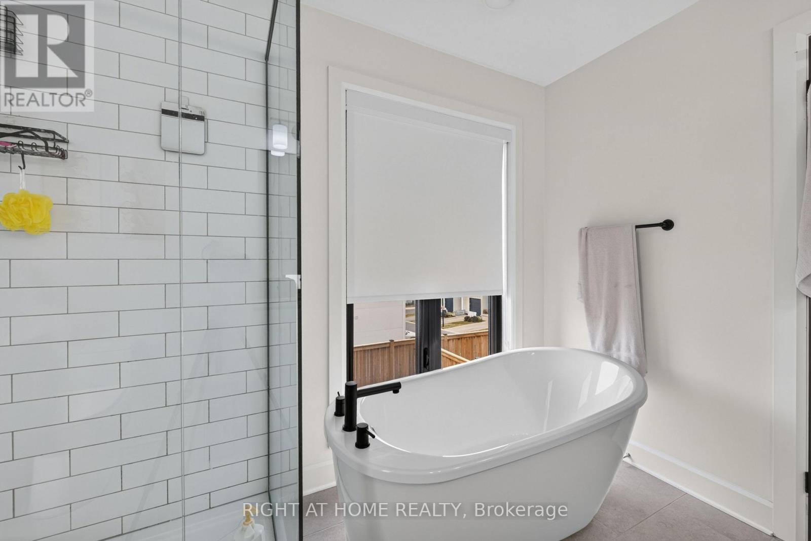 981 UPPERPOINT AVENUE - 32
