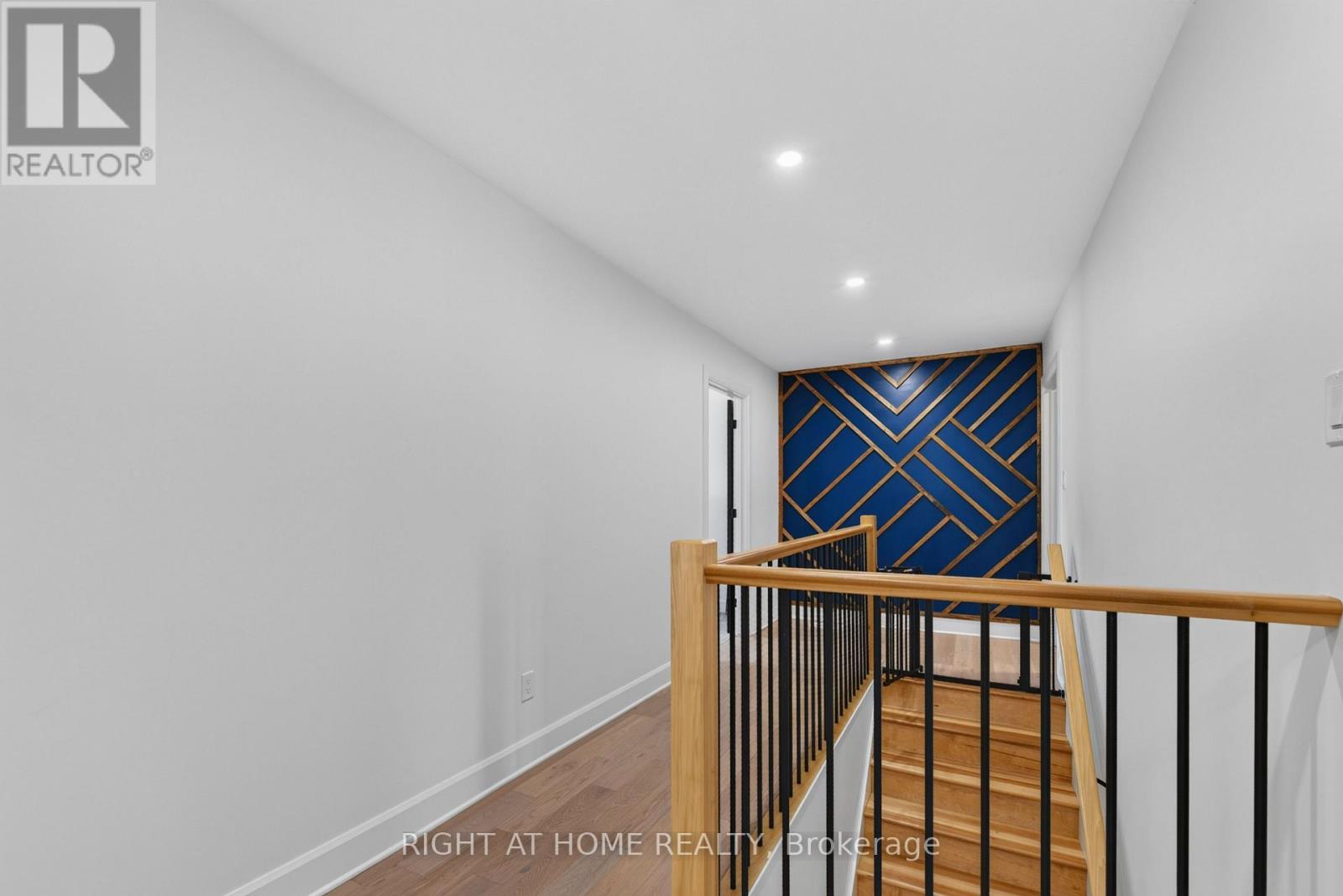 981 UPPERPOINT AVENUE - 33
