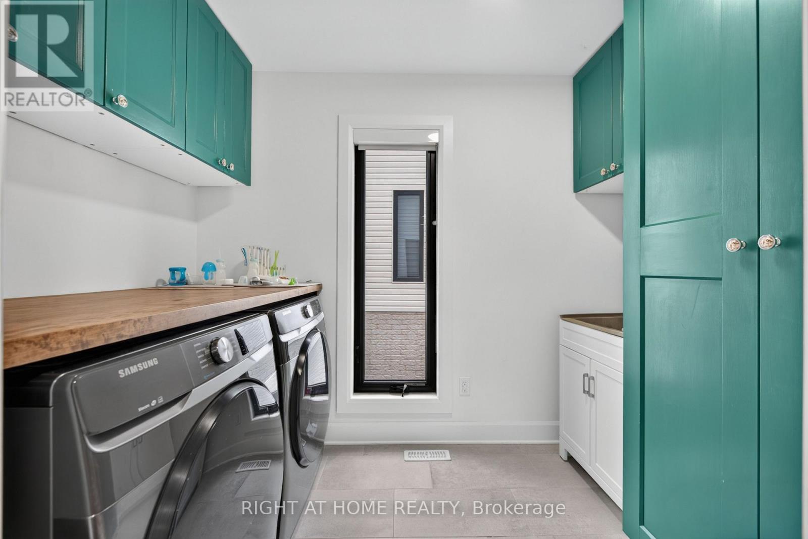 981 UPPERPOINT AVENUE - 34