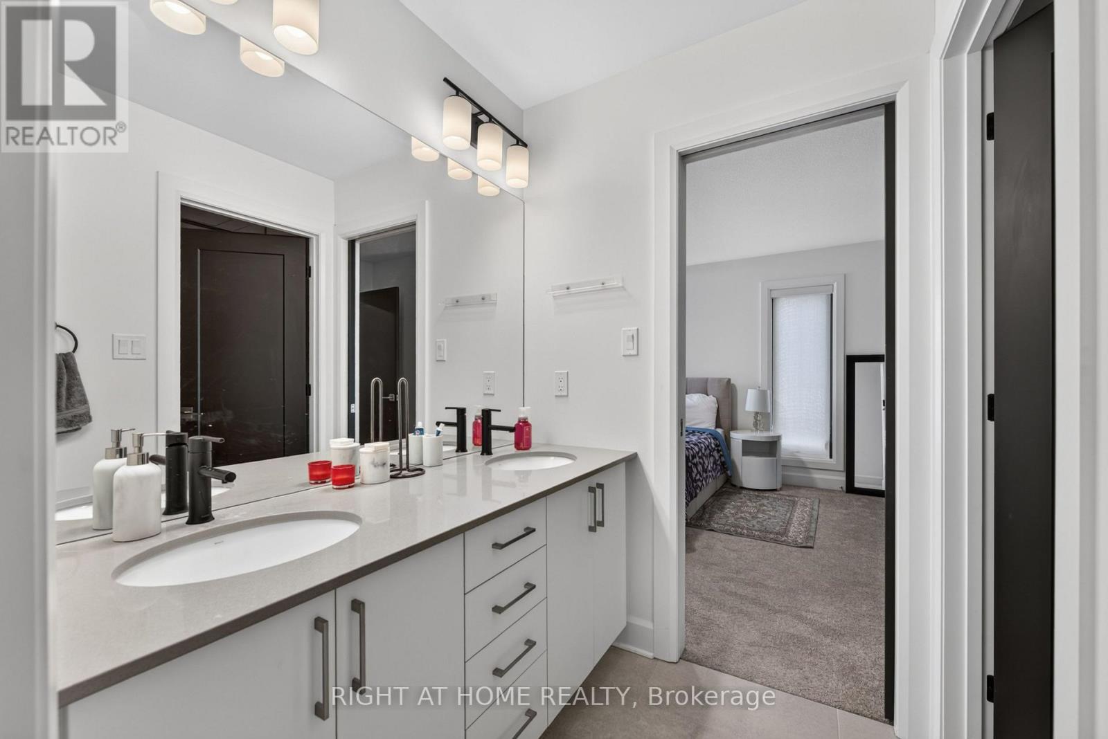 981 UPPERPOINT AVENUE - 38