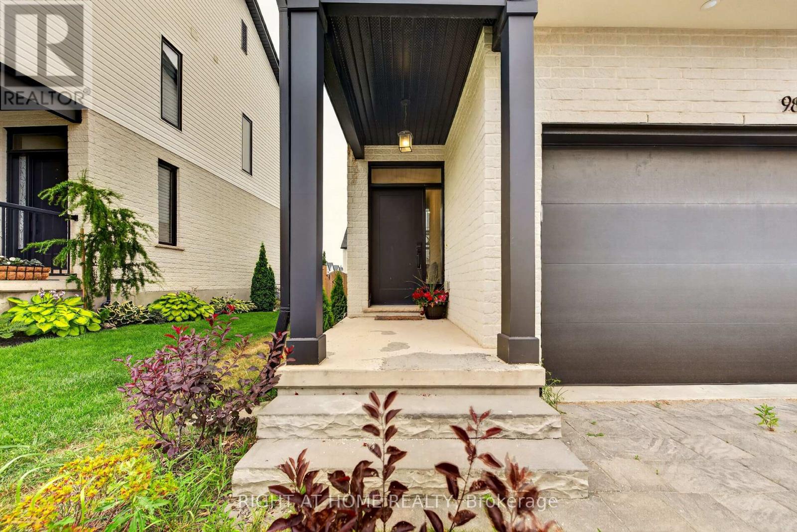981 UPPERPOINT AVENUE - 4