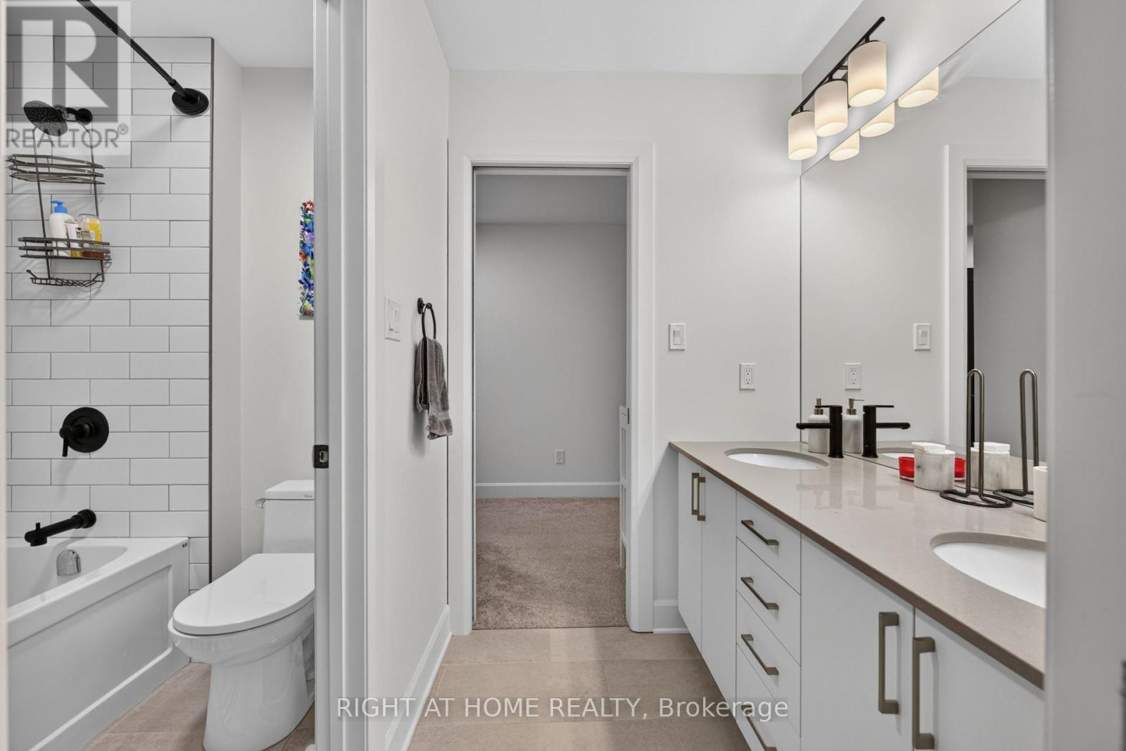 981 UPPERPOINT AVENUE - 40