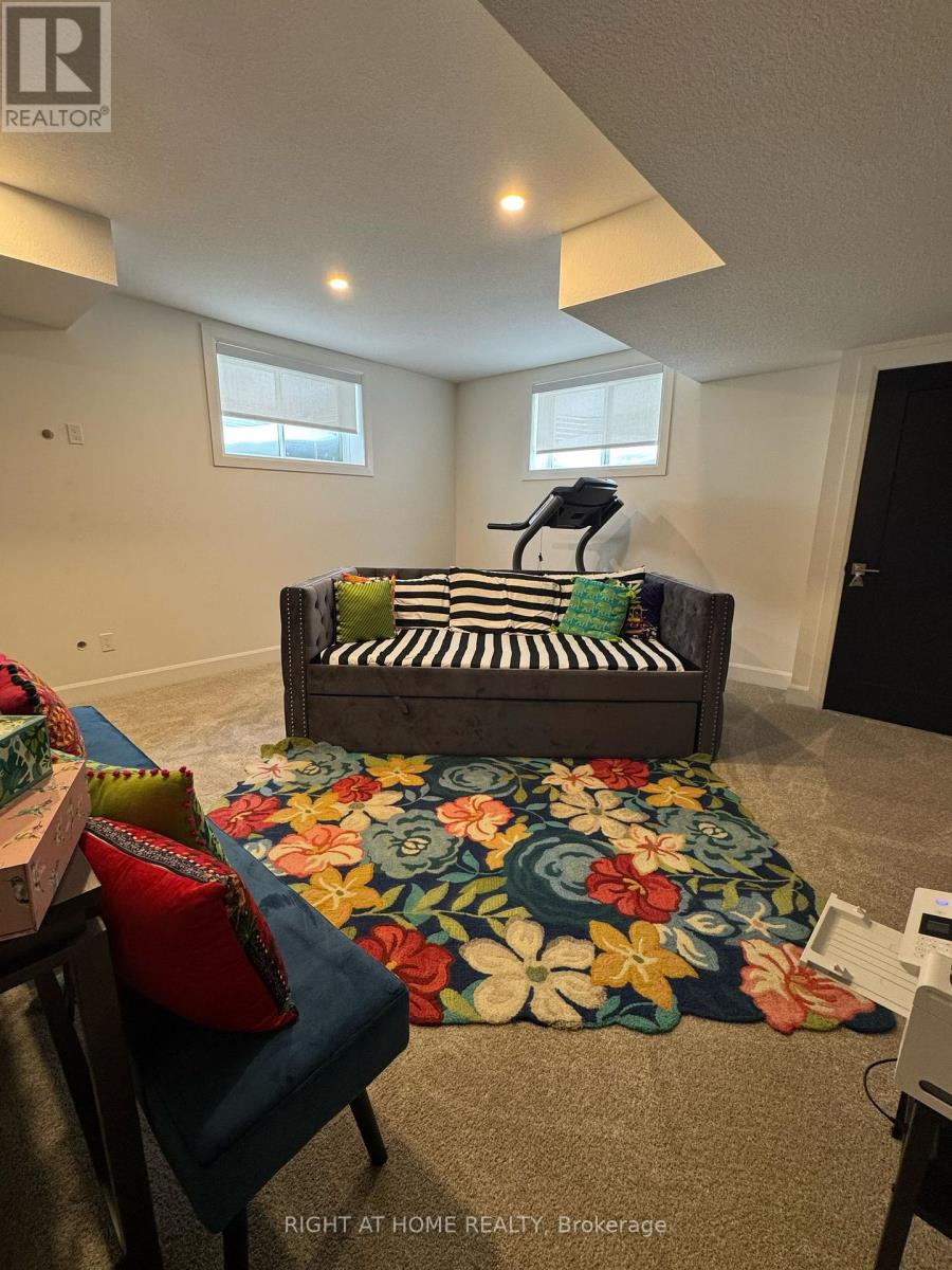 981 UPPERPOINT AVENUE - 44