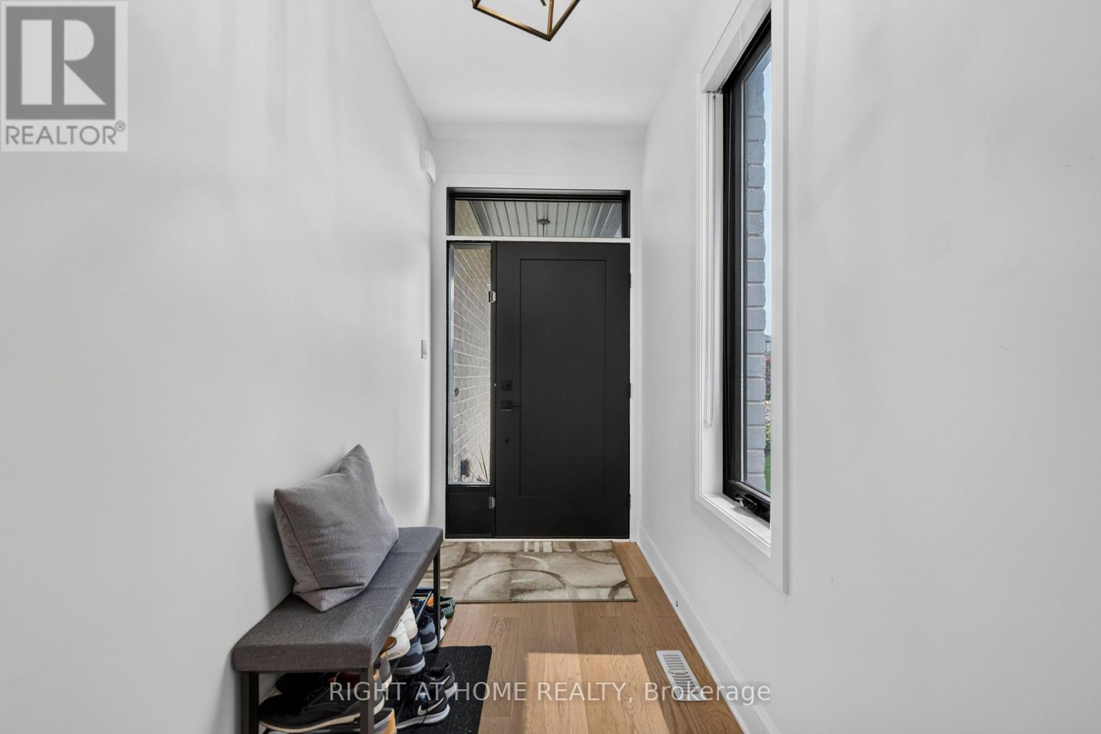 981 UPPERPOINT AVENUE - 5