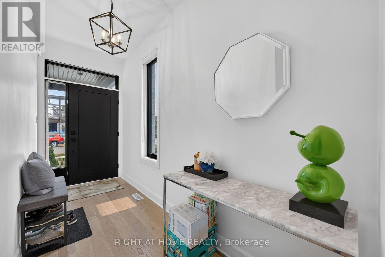 981 UPPERPOINT AVENUE - 6