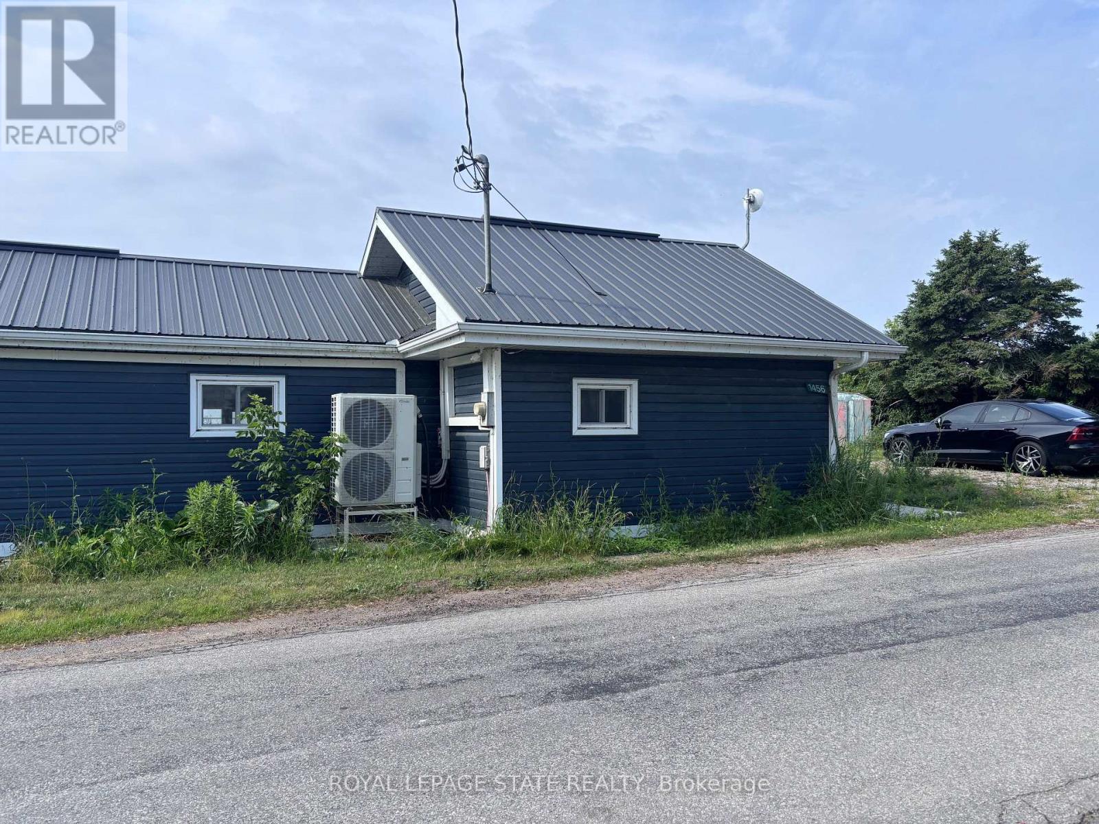 1456 LAKESHORE ROAD - 2