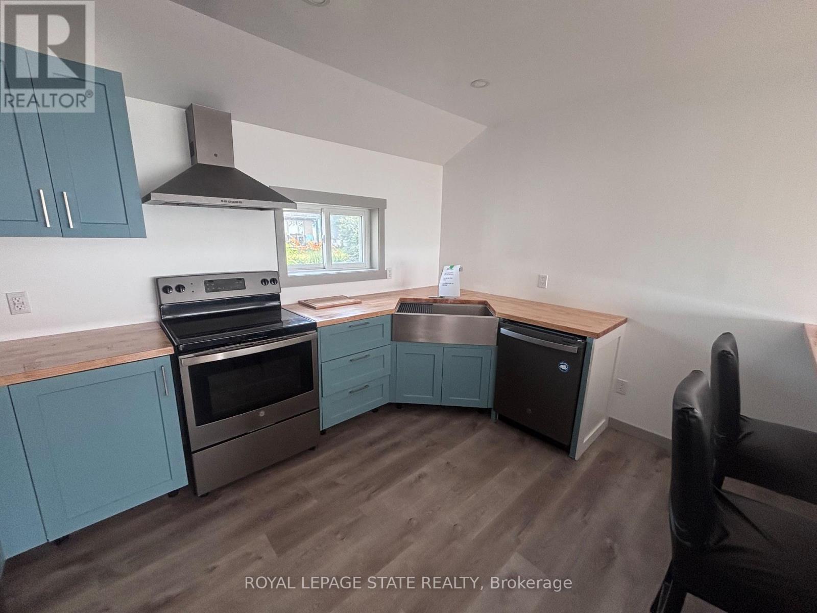 1456 LAKESHORE ROAD - 23