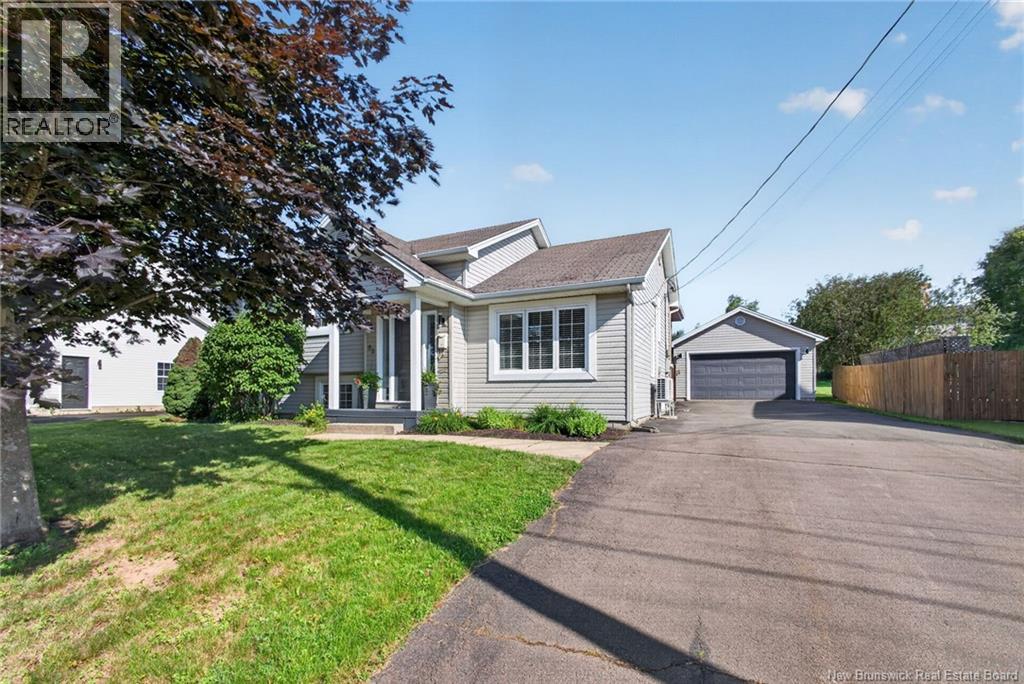 82 Des Bouleaux Crescent - 1
