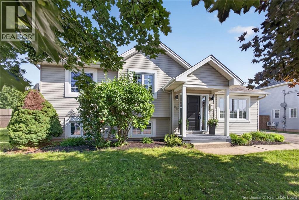 82 Des Bouleaux Crescent - 2