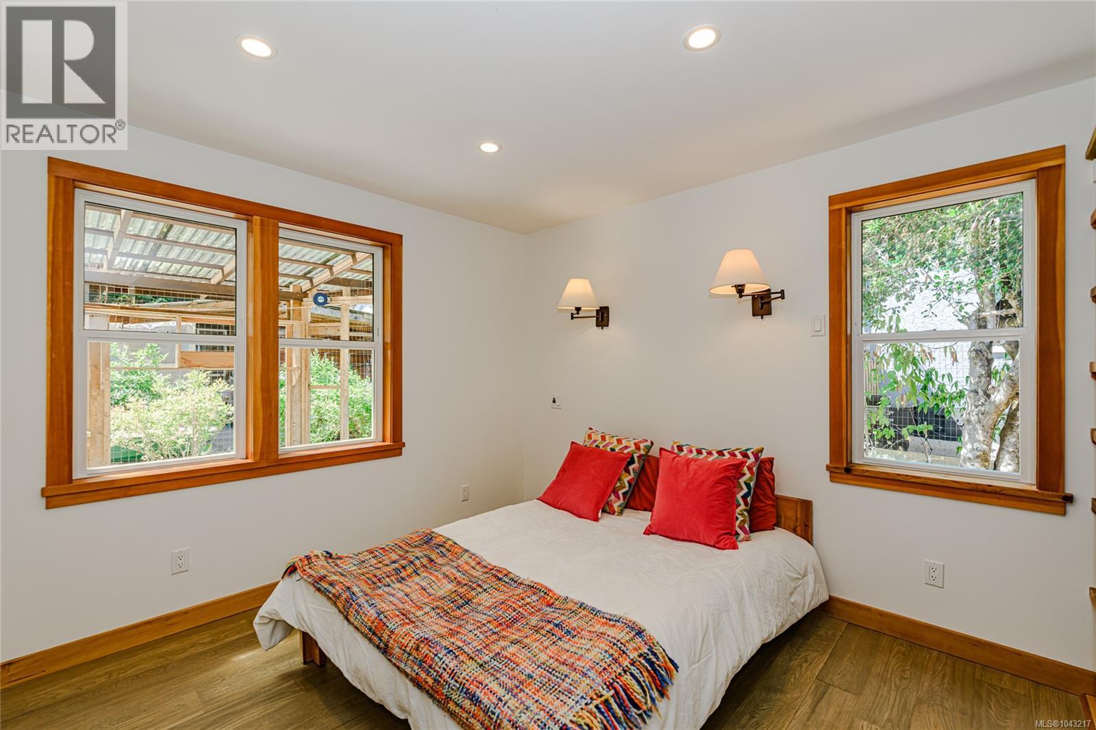 40 Hemlock St - 6