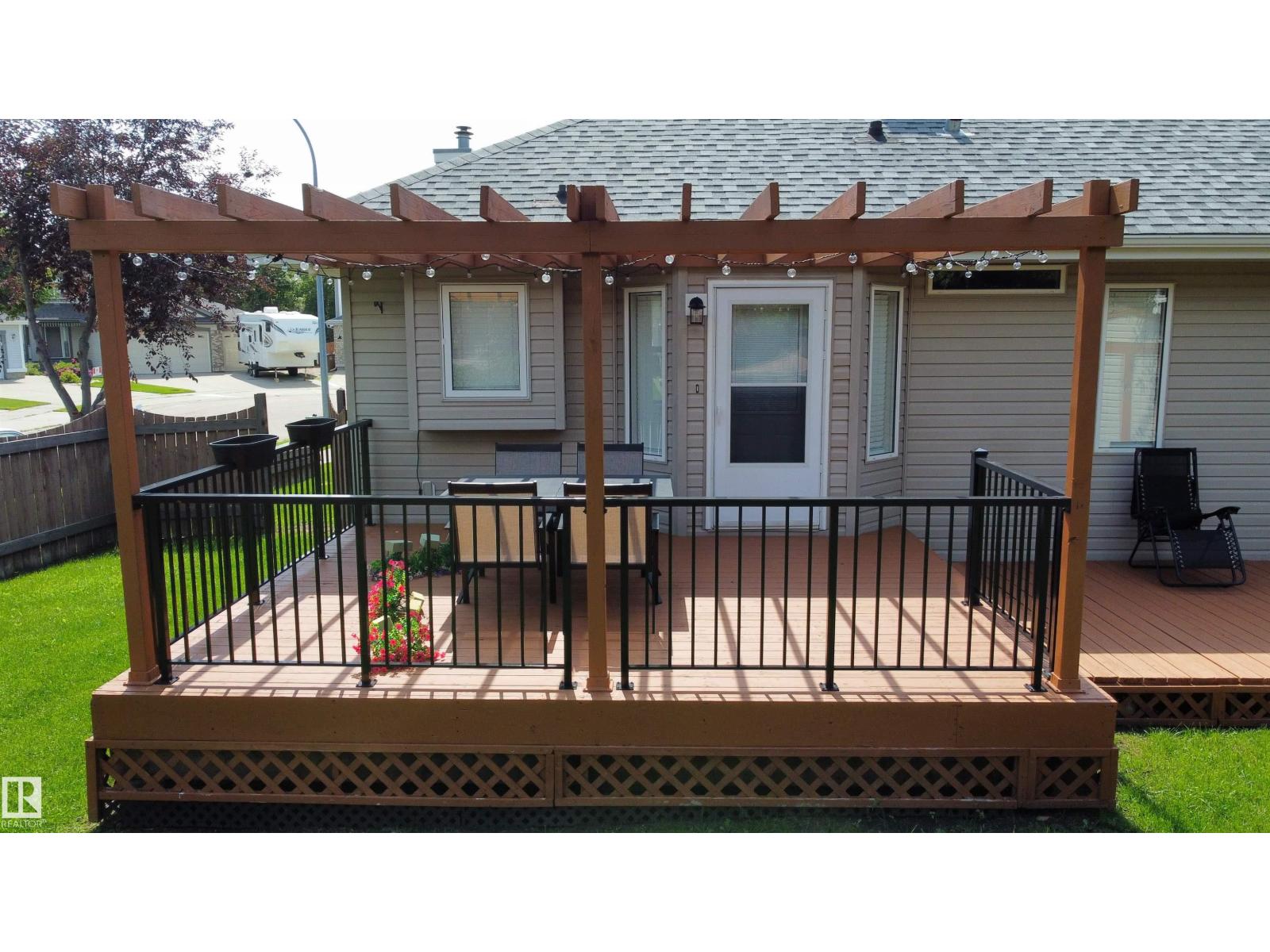 22 DUNFIELD CR - 24