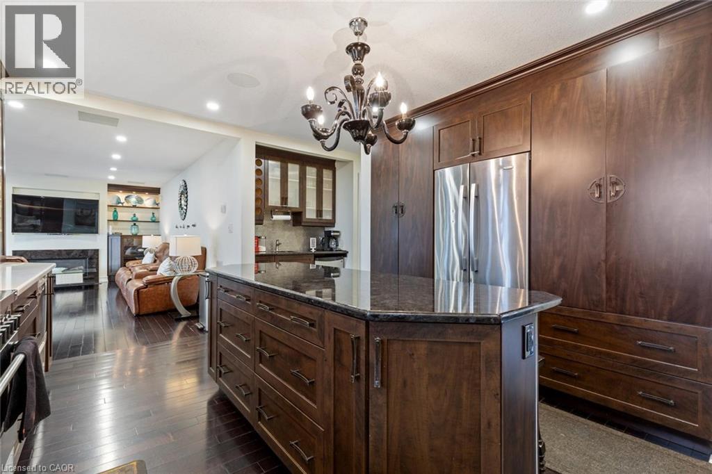 1073 NORTH SERVICE Road - 13