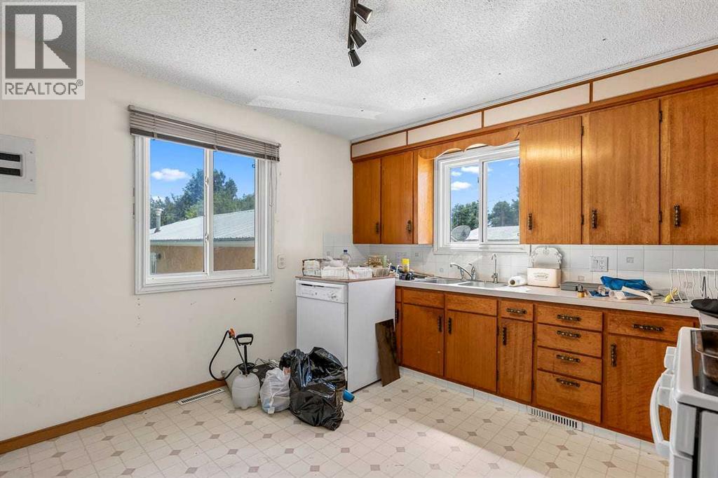 5119 55 Avenue - 3