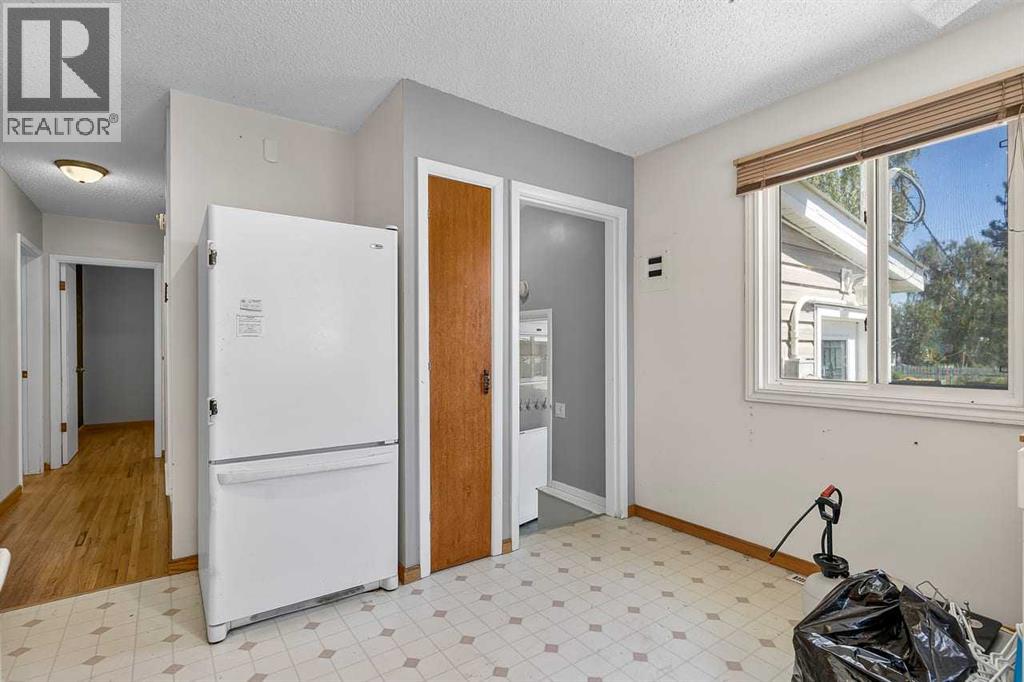 5119 55 Avenue - 7